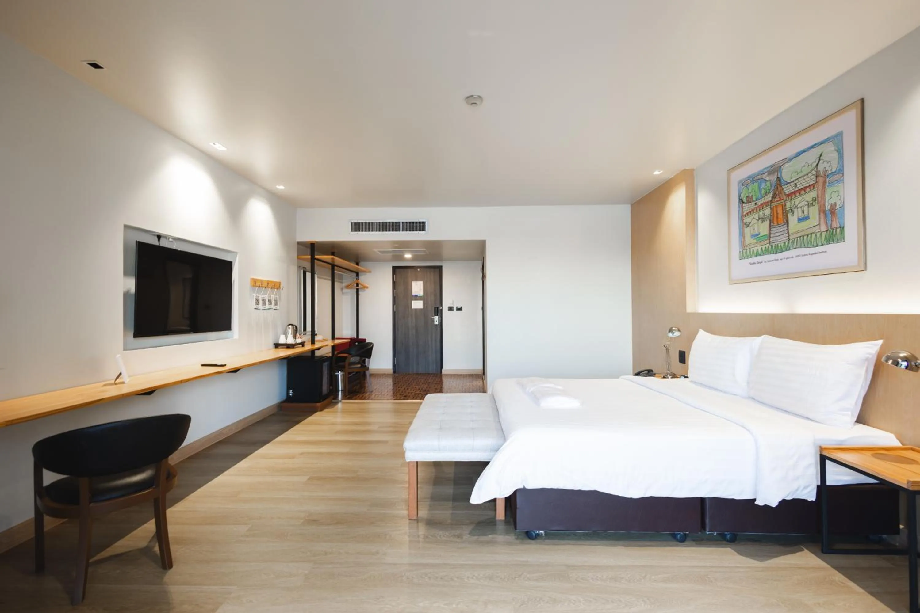 Photo of the whole room, Bed in The Royal River Hotel