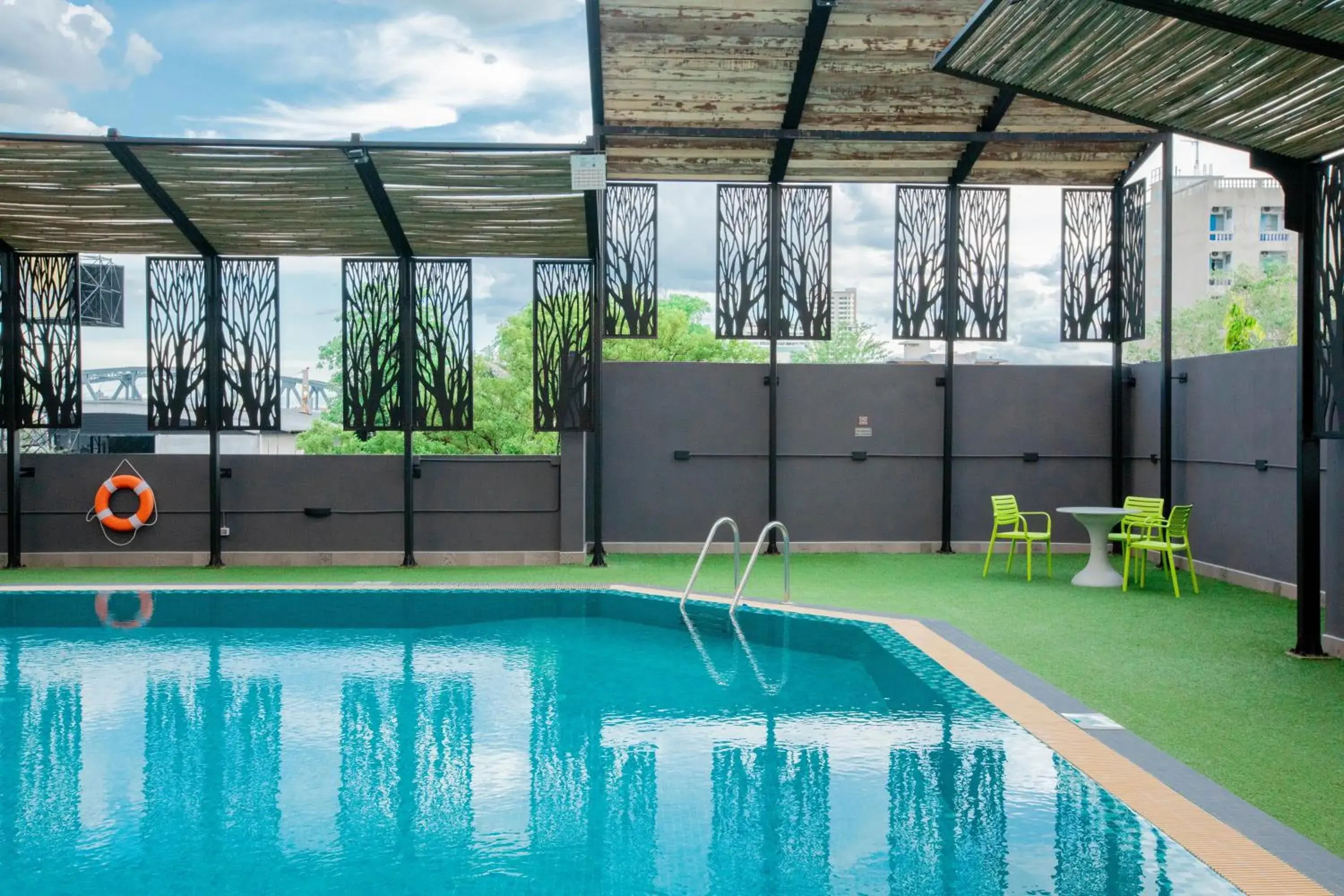 Swimming pool in The Royal River Hotel Swimming pool in The Royal River Hotel