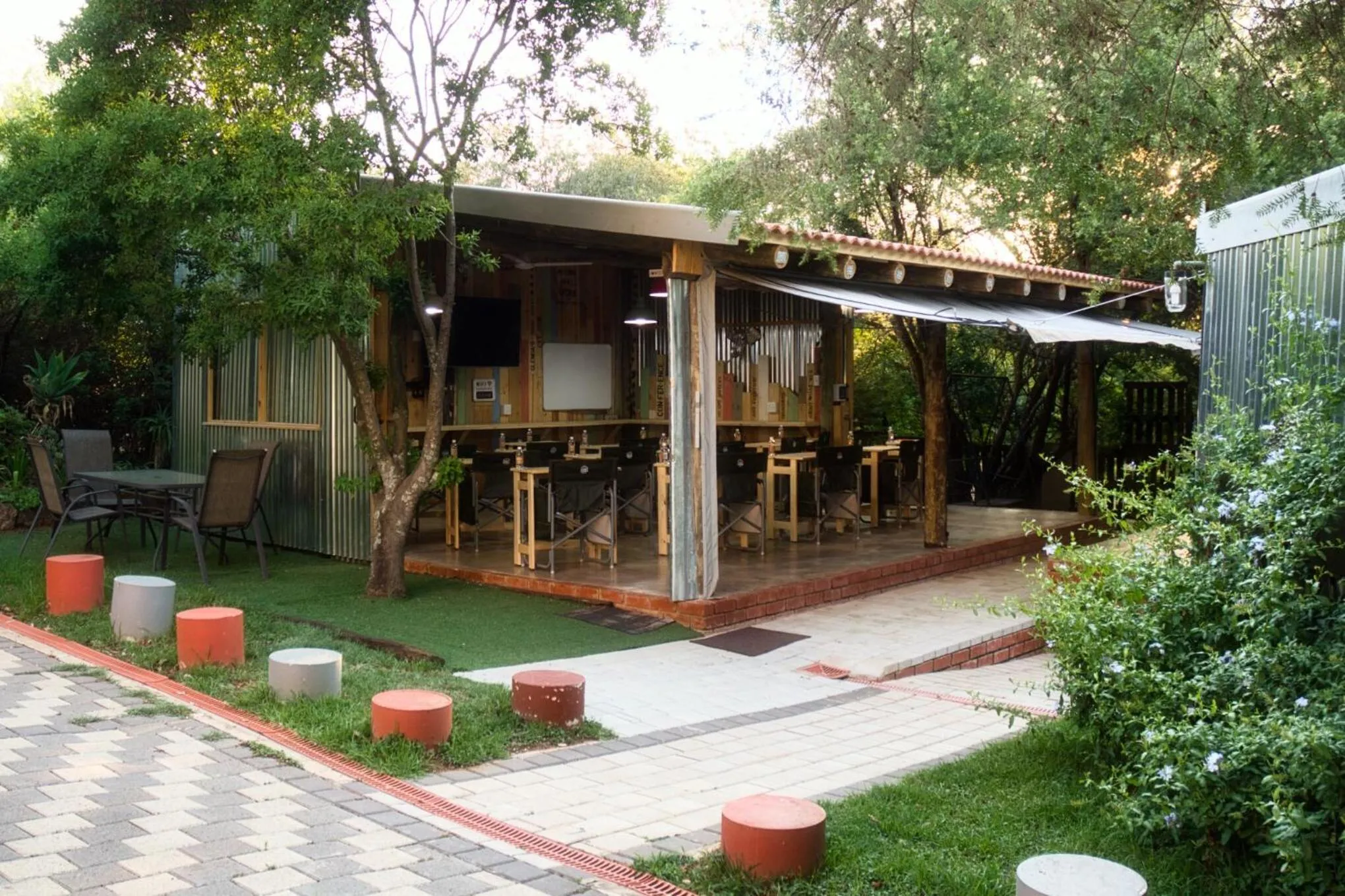 Meeting/conference room in Glenda's Guest Suites