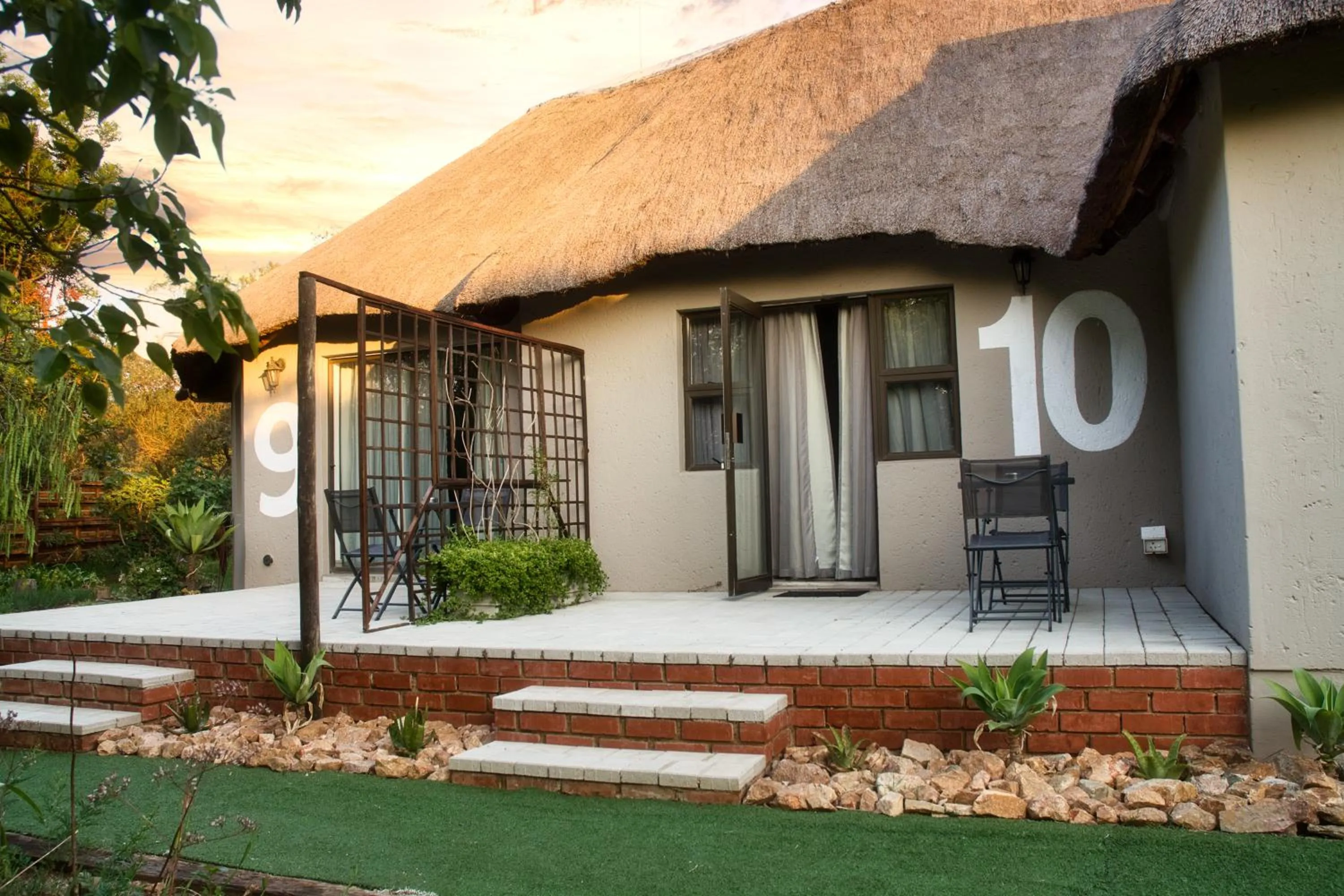 Property building in Glenda's Guest Suites