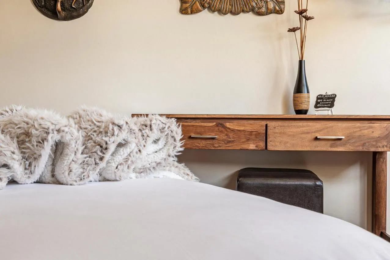 Bedroom, Bed in Glenda's Guest Suites