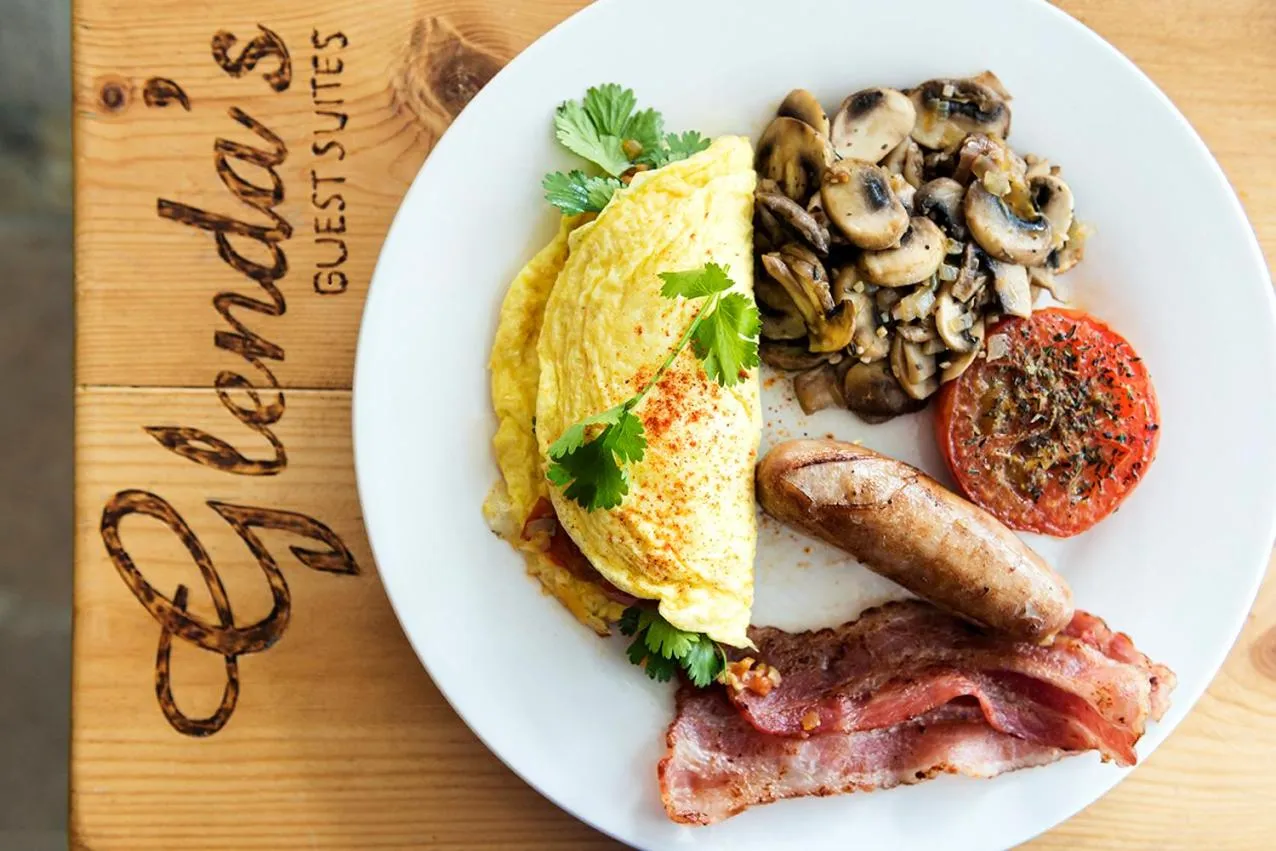 Restaurant/places to eat in Glenda's Guest Suites