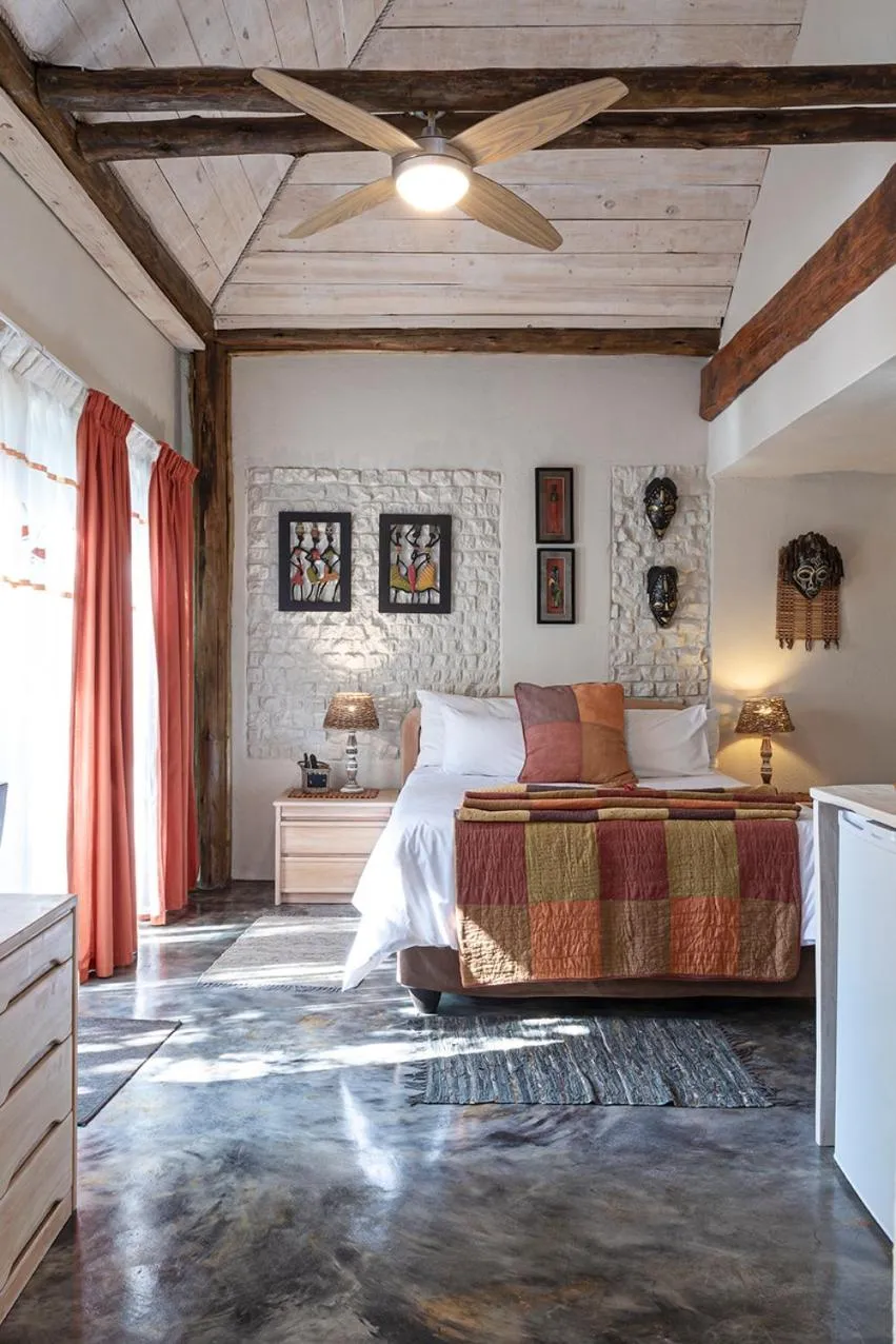 Photo of the whole room, Bed in Glenda's Guest Suites