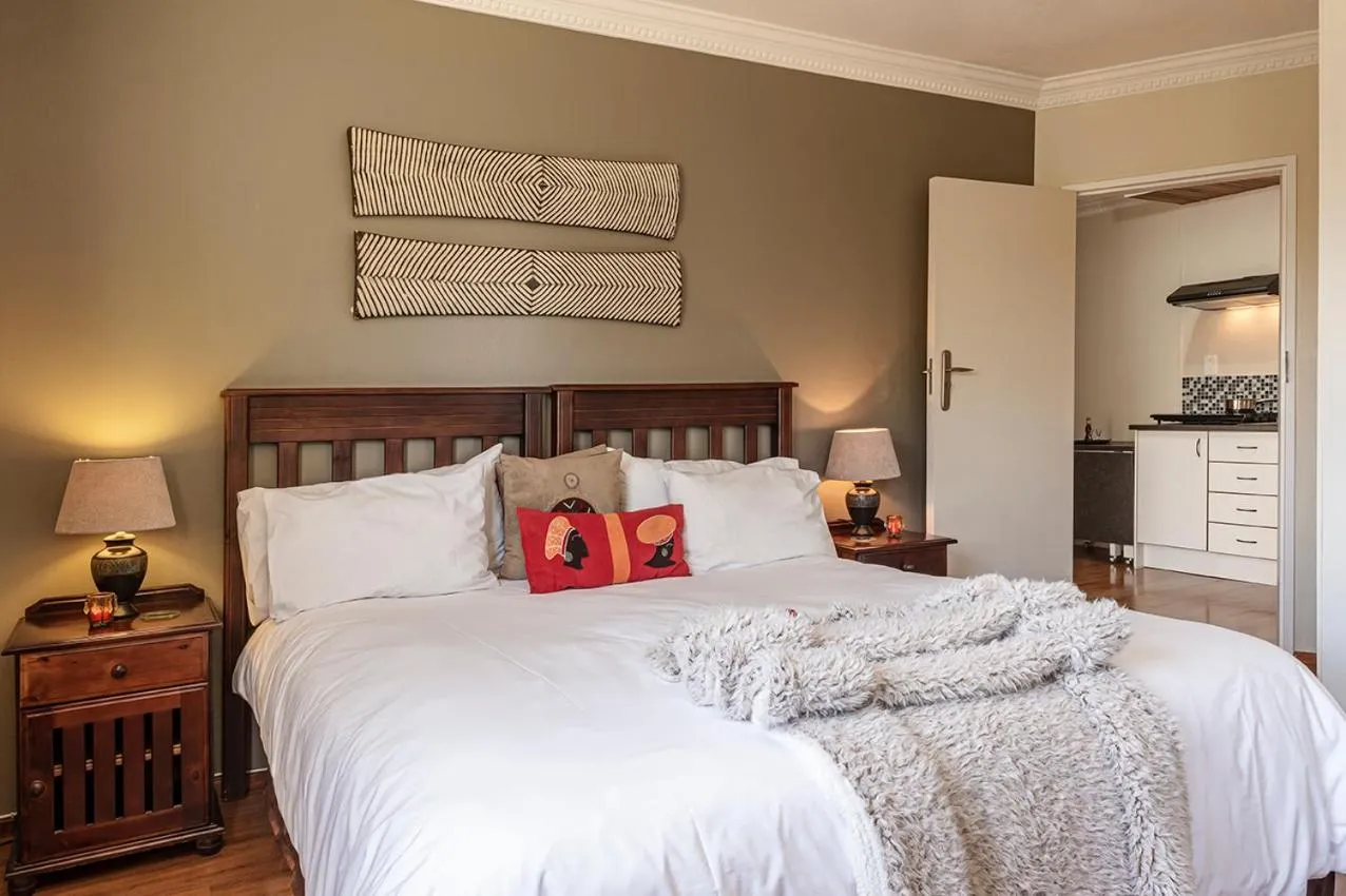 Bedroom, Bed in Glenda's Guest Suites