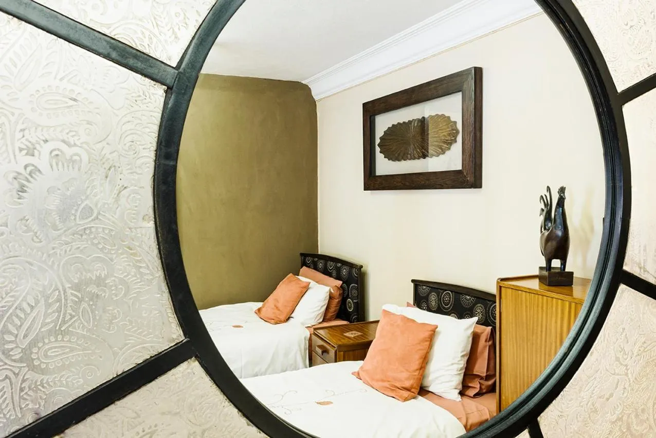 Bedroom, Bed in Glenda's Guest Suites