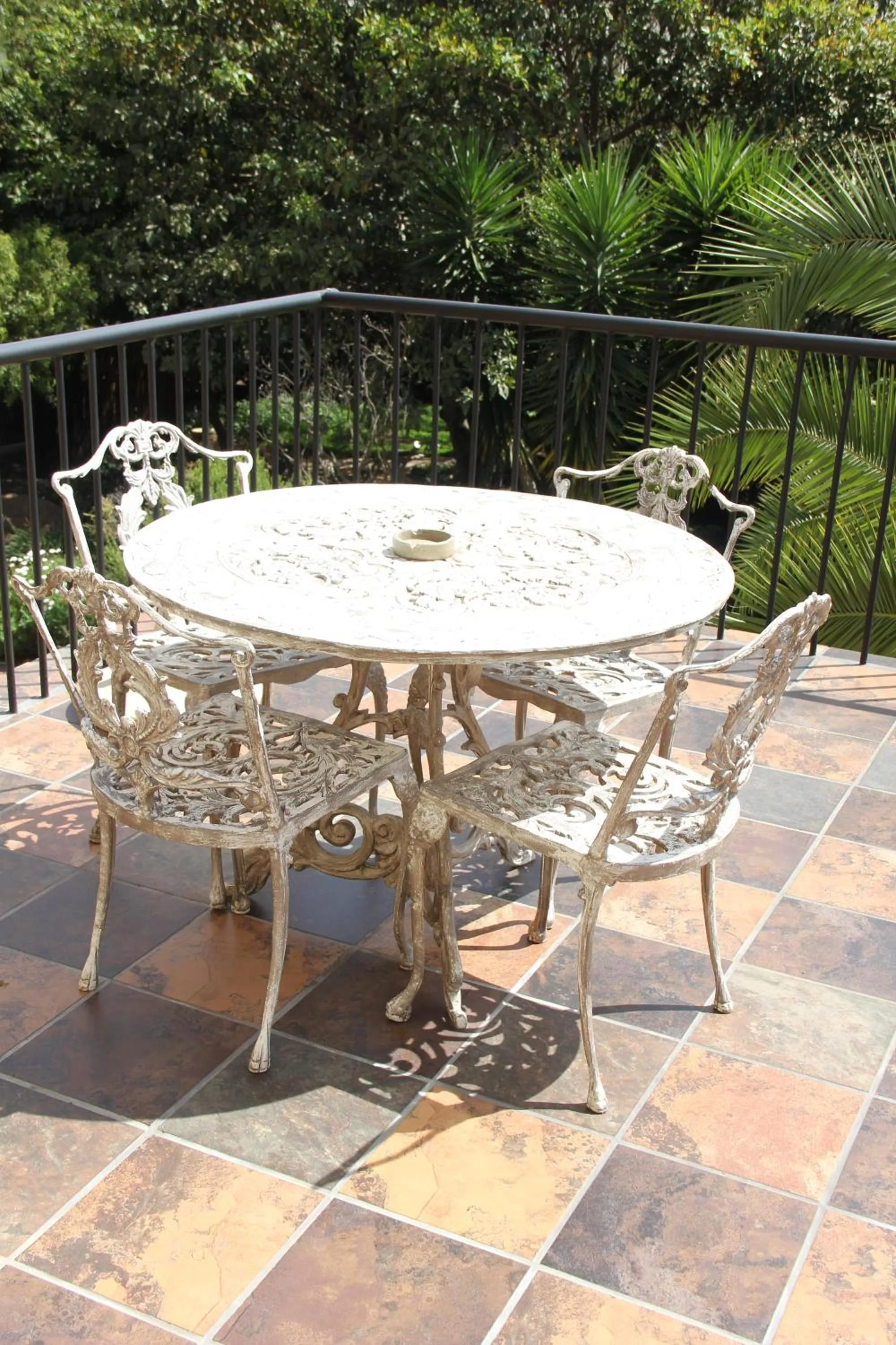 Patio in Glenda's Guest Suites