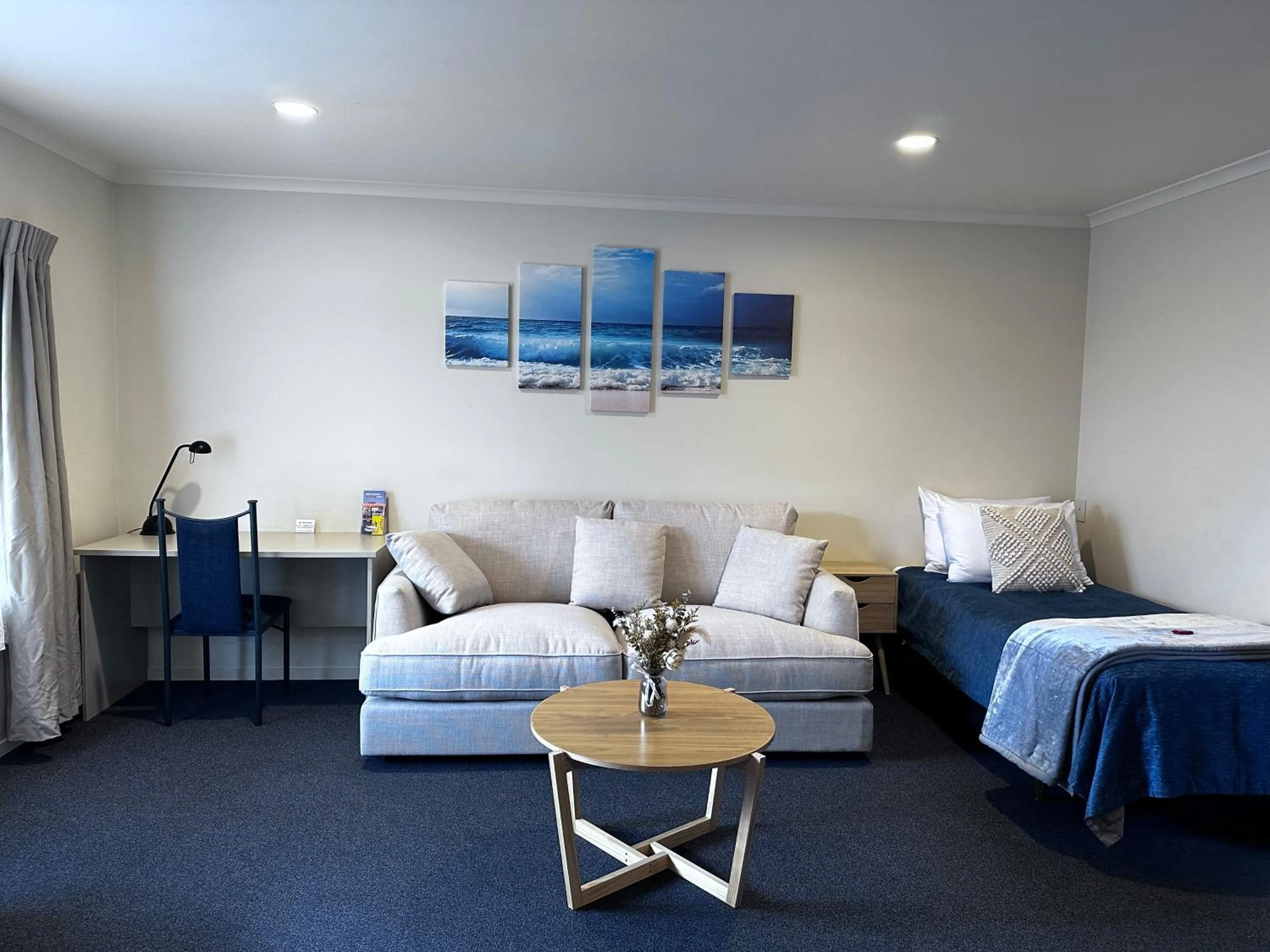 Bed in Harringtons Motor Lodge