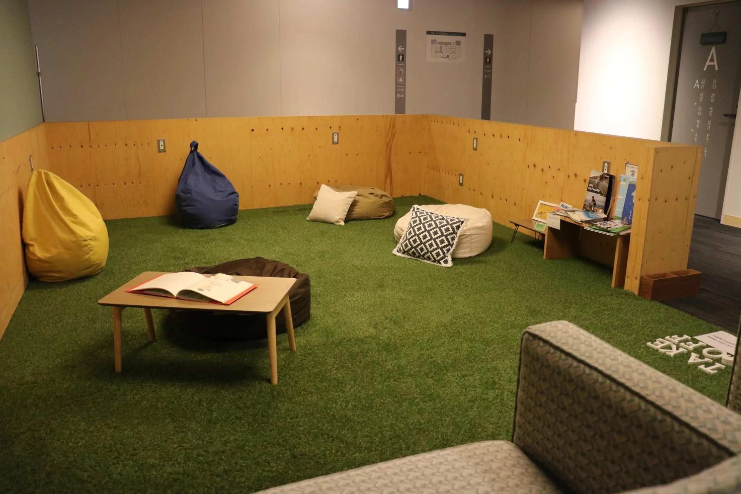 Communal lounge/ TV room in Hostel Tomar