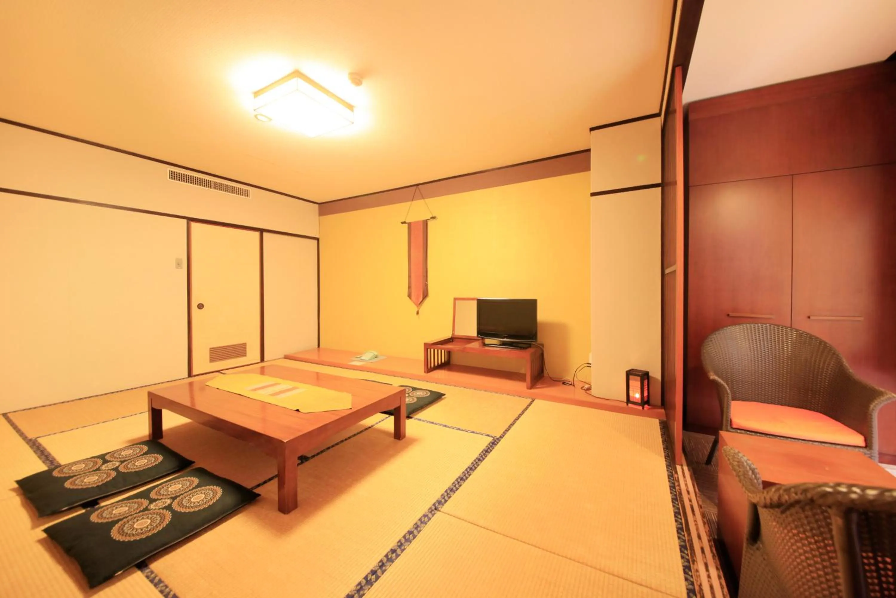 TV and multimedia, Bed in Hirado Kaijyo Hotel