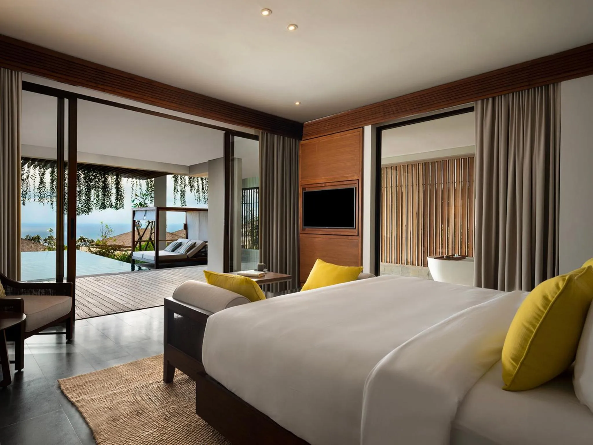 Photo of the whole room, Bed in Six Senses Uluwatu