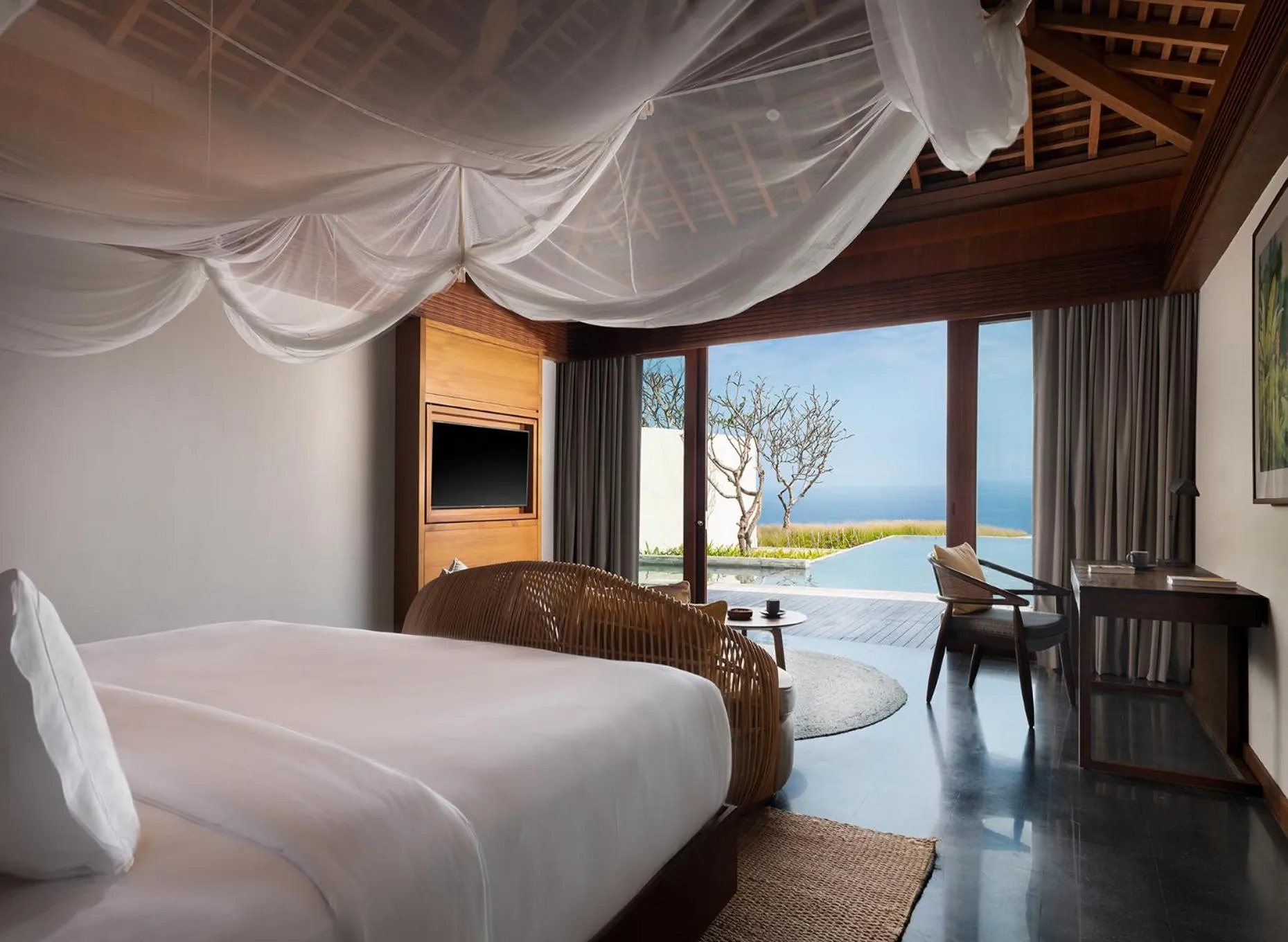 Photo of the whole room, Bed in Six Senses Uluwatu