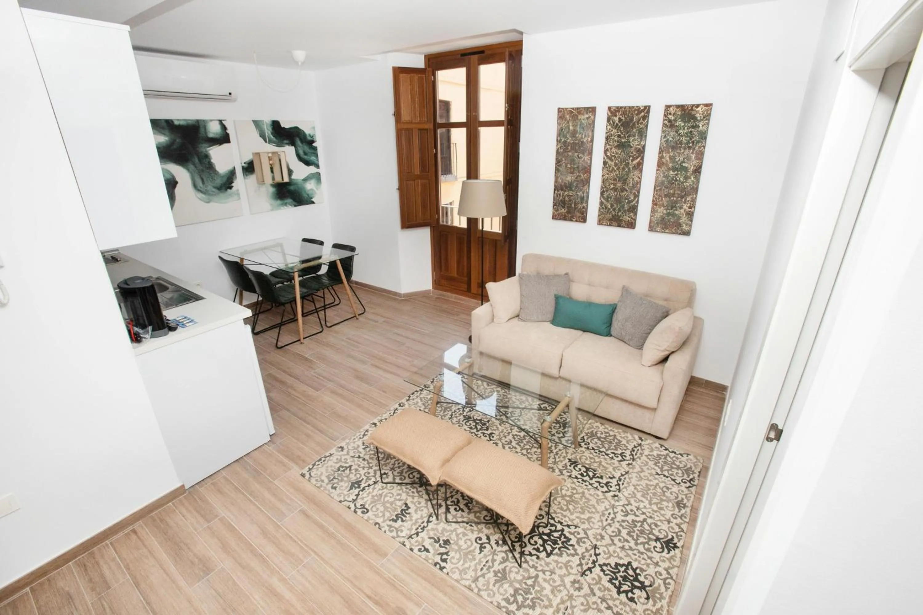 Photo of the whole room in Feelathome Mártires Apartments