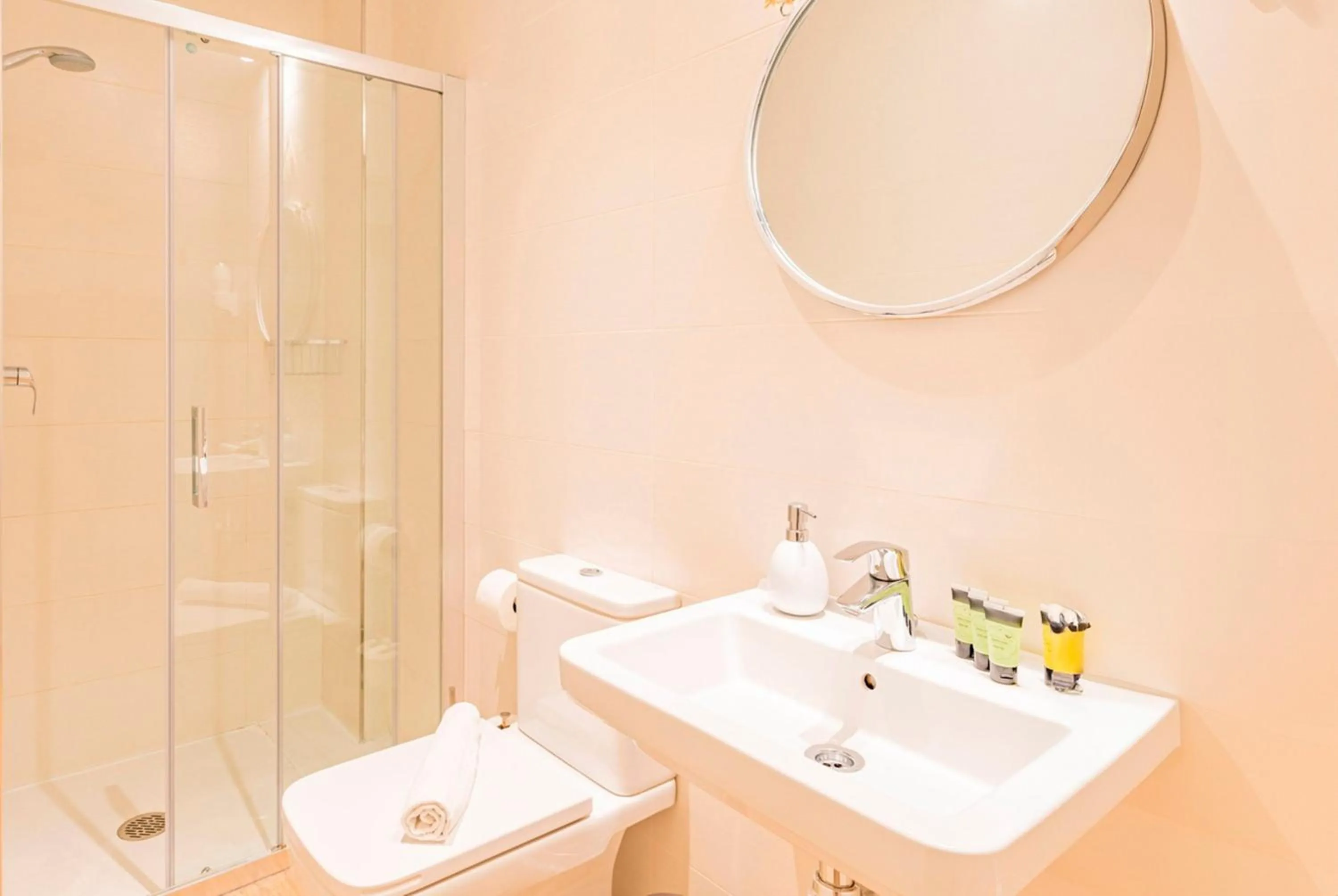 Shower in Feelathome Mártires Apartments