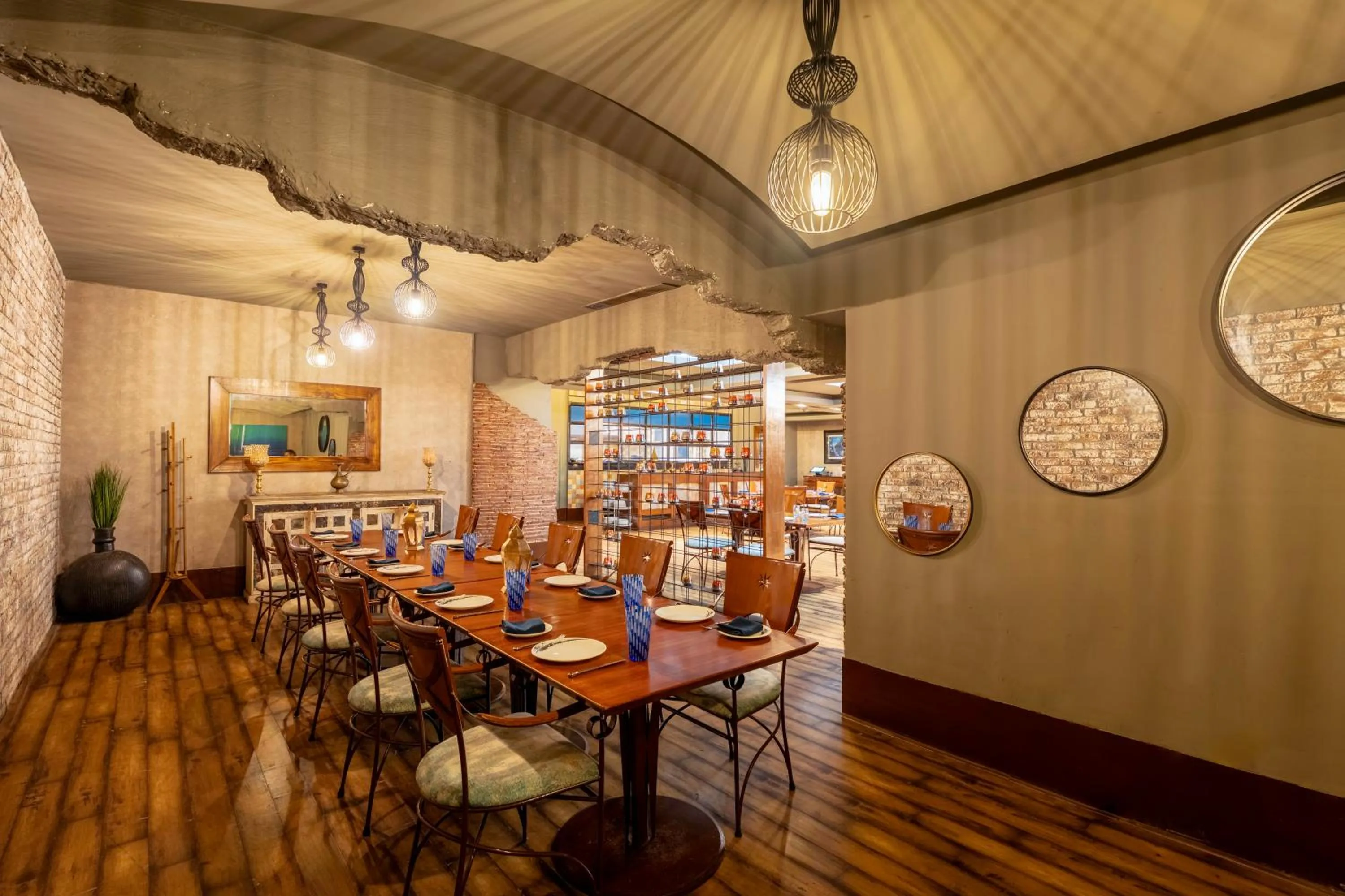 Restaurant/places to eat in Radisson Blu Hotel Pune Kharadi