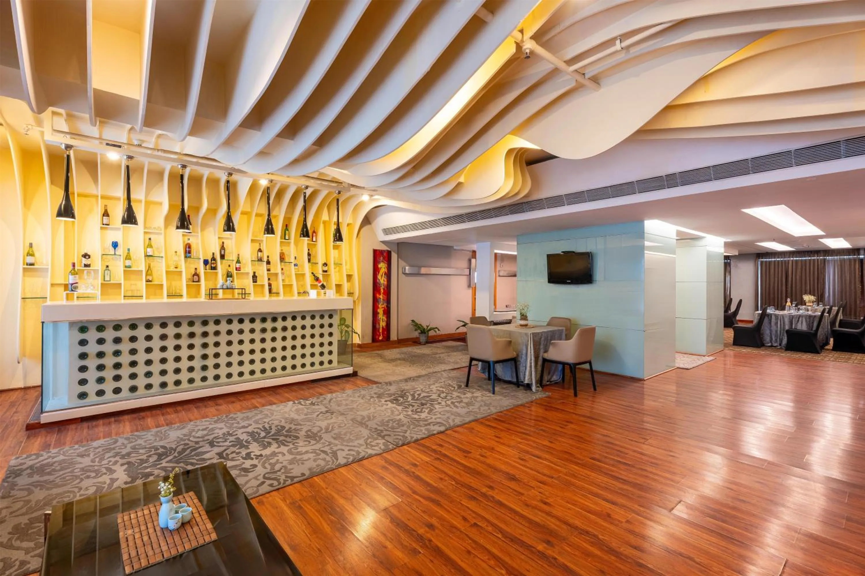 Lounge or bar in Radisson Blu Hotel Pune Kharadi