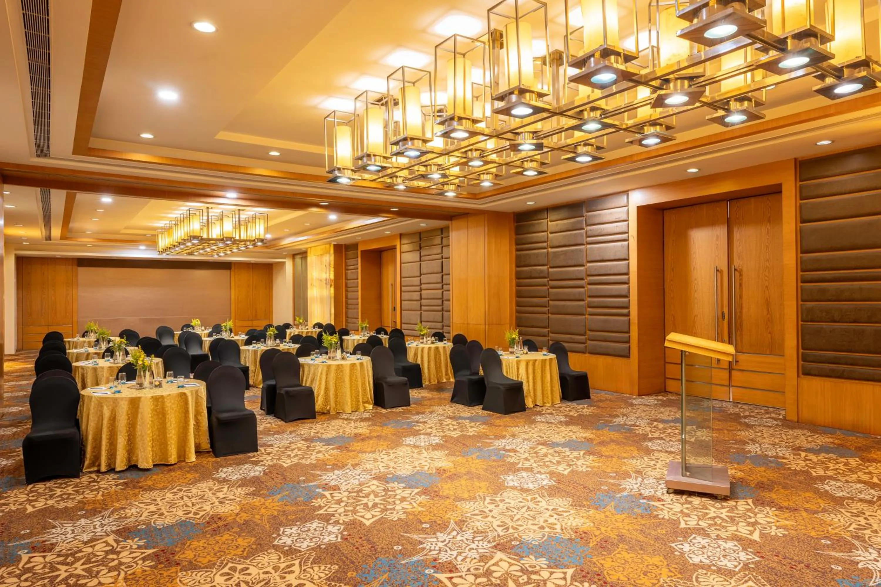 Seating area in Radisson Blu Hotel Pune Kharadi