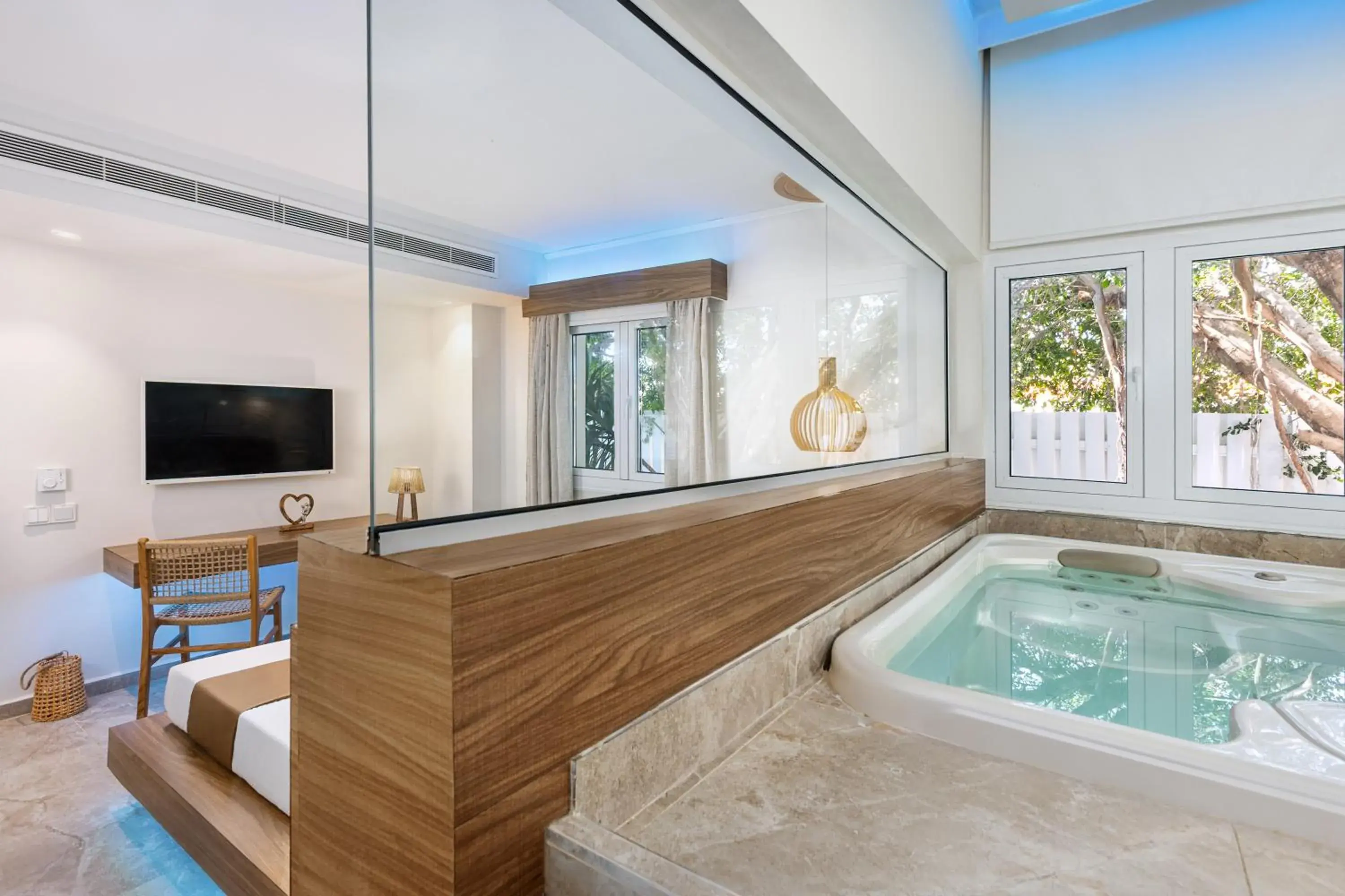 S1JP - SPA One Bedroom Suite Jacuzzi with Pool View in So White Beach Resort S1JP - SPA One Bedroom Suite Jacuzzi with Pool View in So White Beach Resort