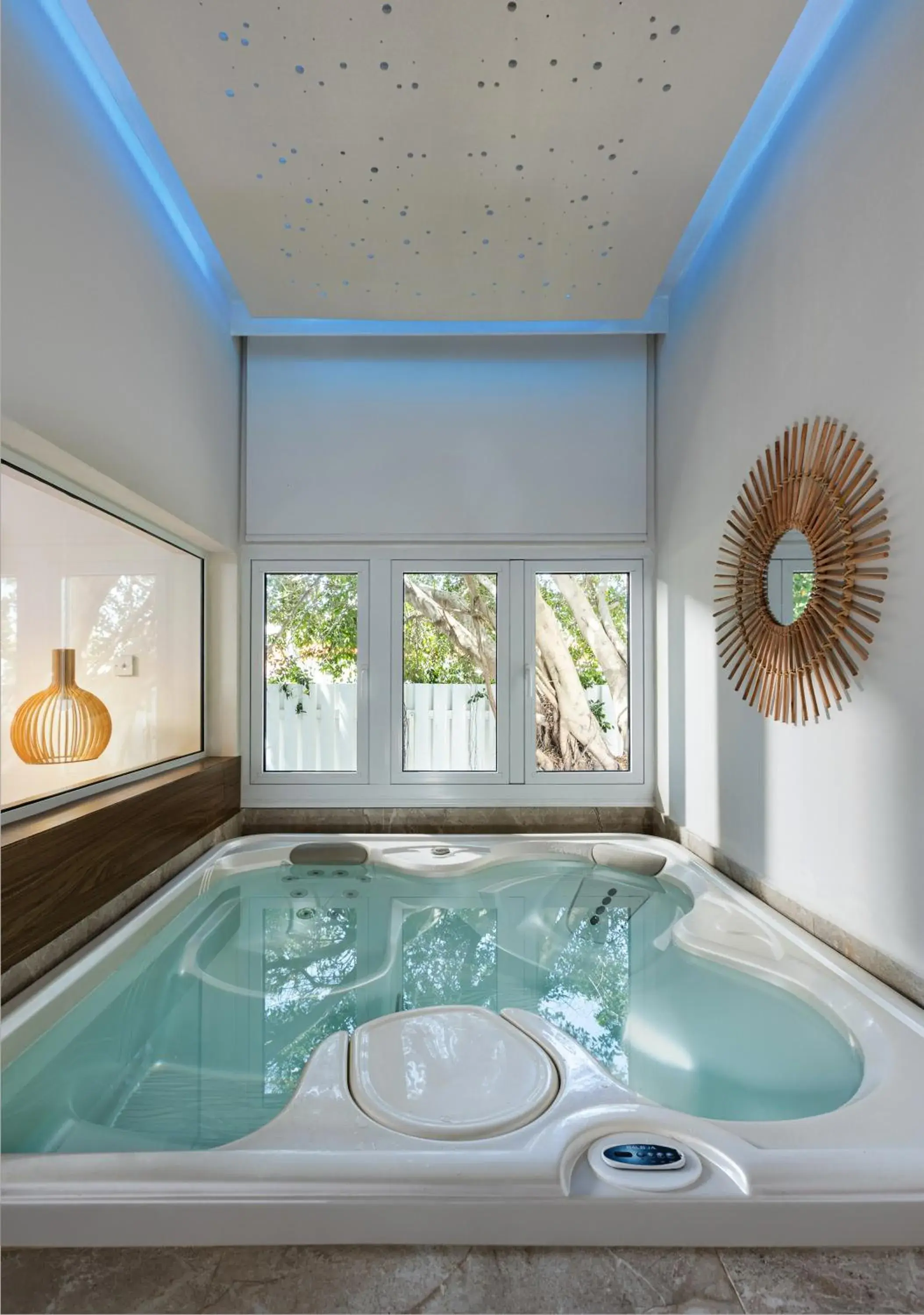S1JP - SPA One Bedroom Suite Jacuzzi with Pool View in So White Beach Resort S1JP - SPA One Bedroom Suite Jacuzzi with Pool View in So White Beach Resort