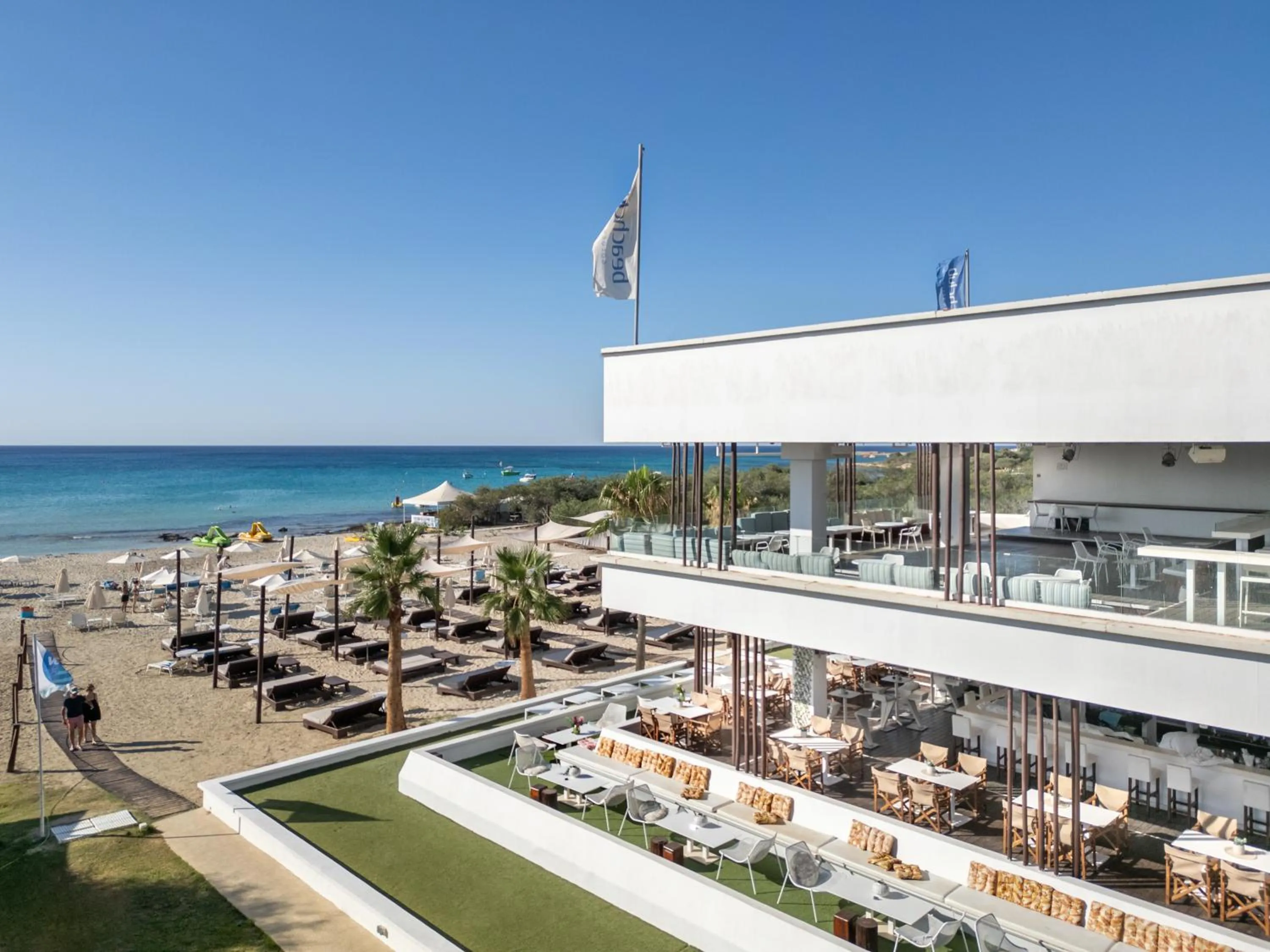 Lounge or bar in So White Beach Resort