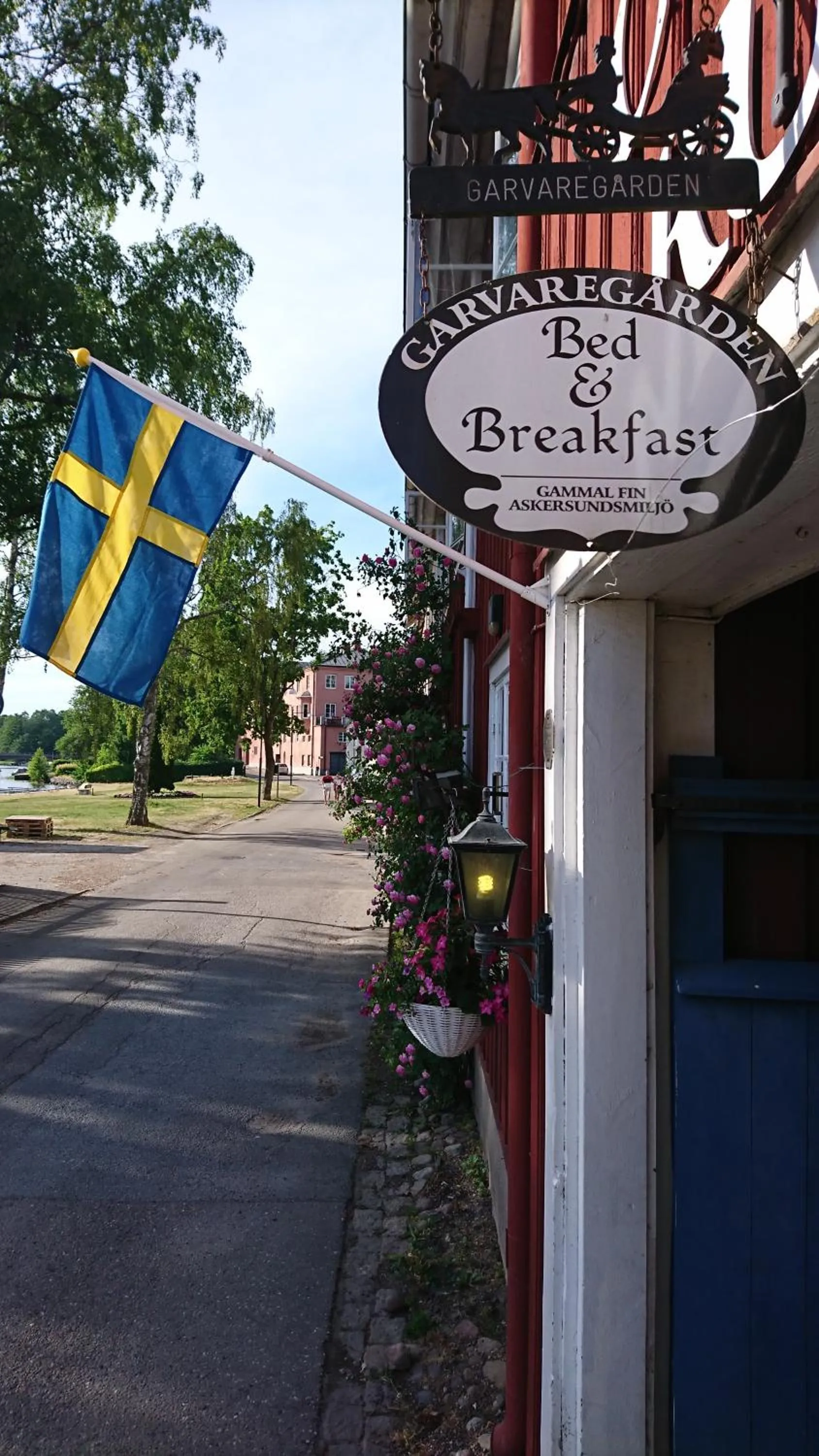 Facade/entrance in Garvaregården Hotel , B&B och Café