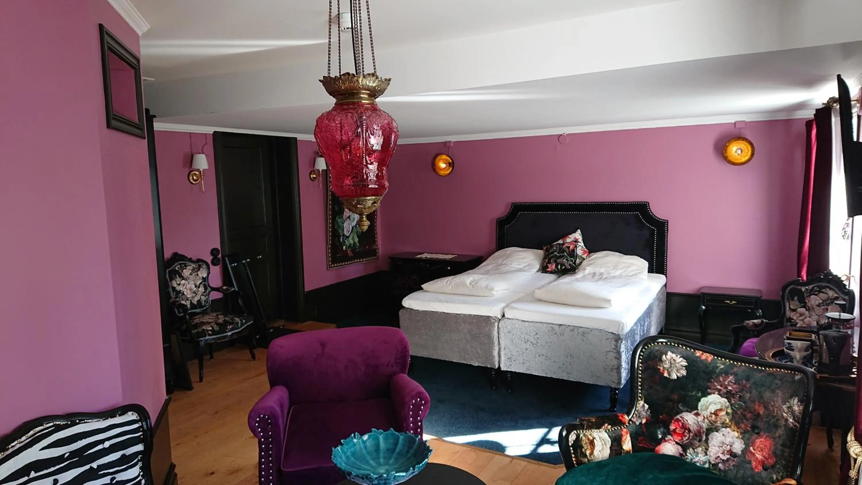 Bed in Garvaregården Hotel , B&B och Café