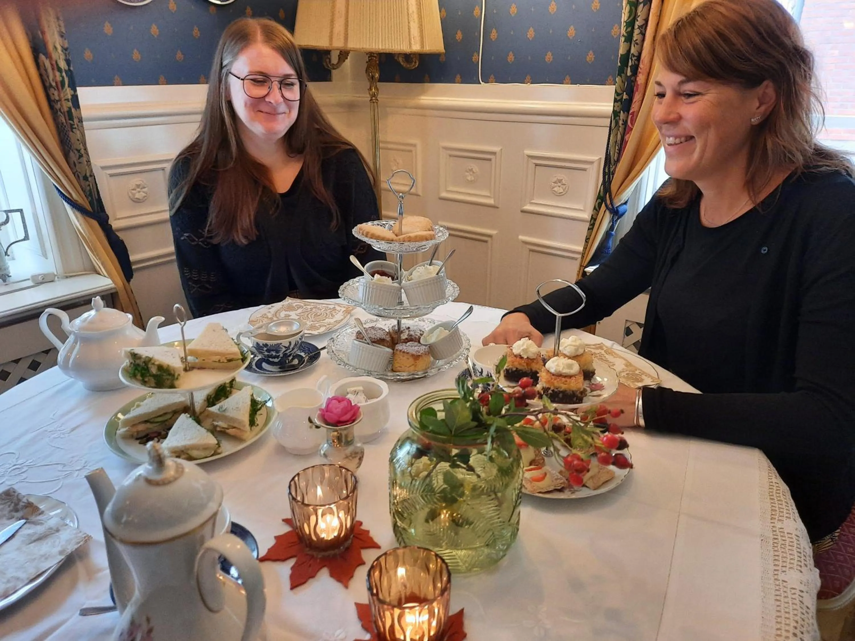 Food and drinks in Garvaregården Hotel , B&B och Café