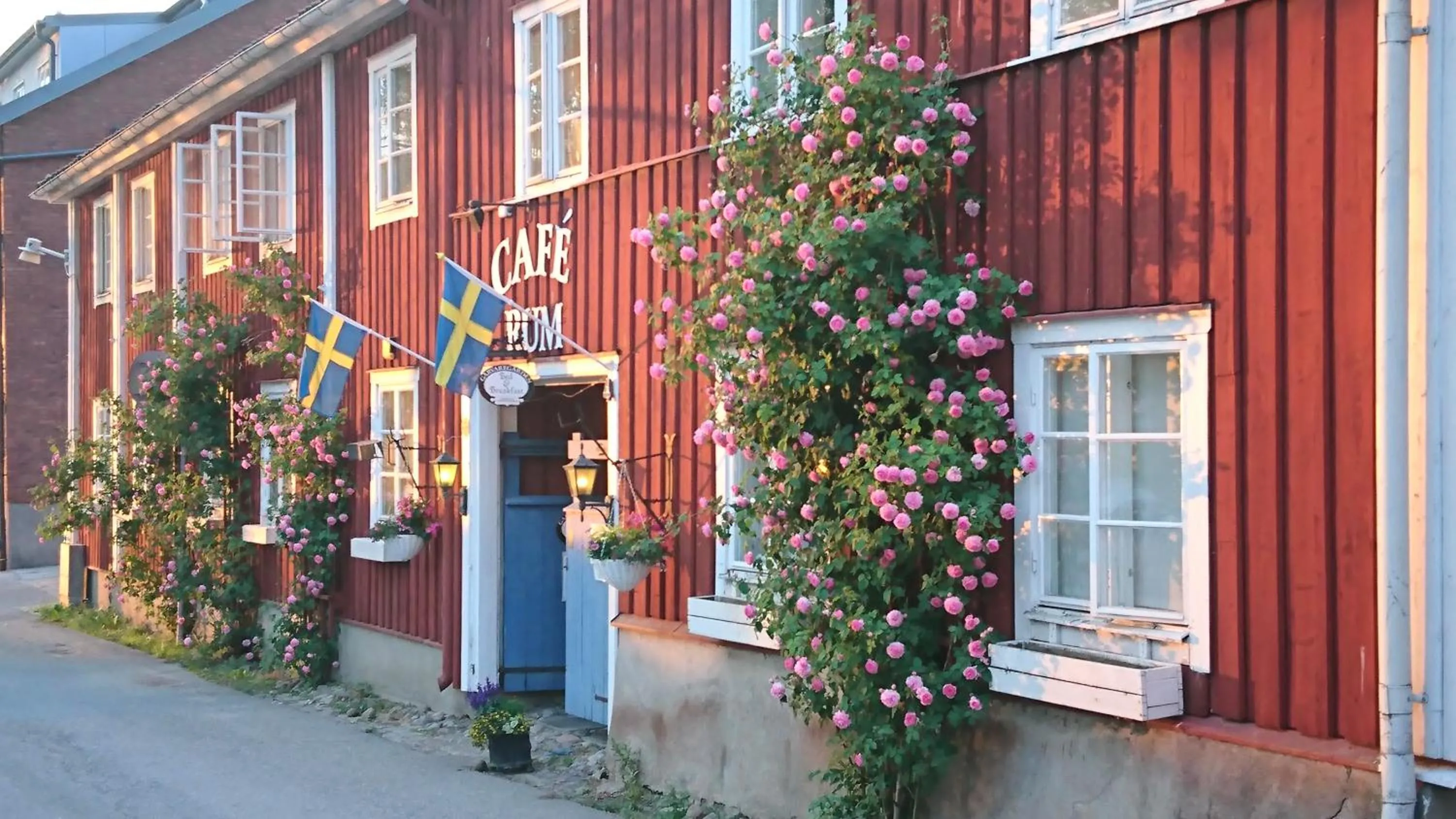 Garvaregården Hotel , B&B och Café