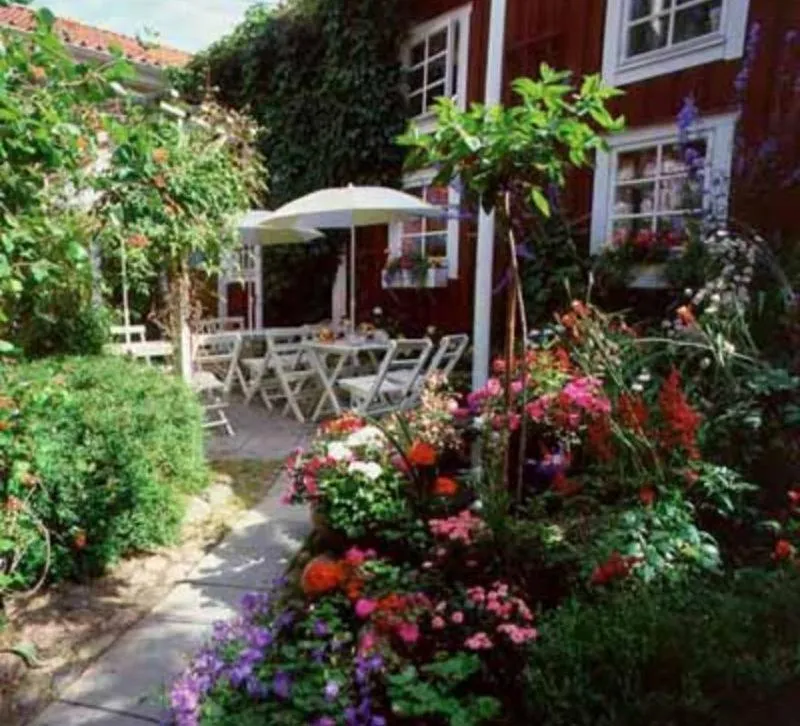Garden in Garvaregården Hotel , B&B och Café