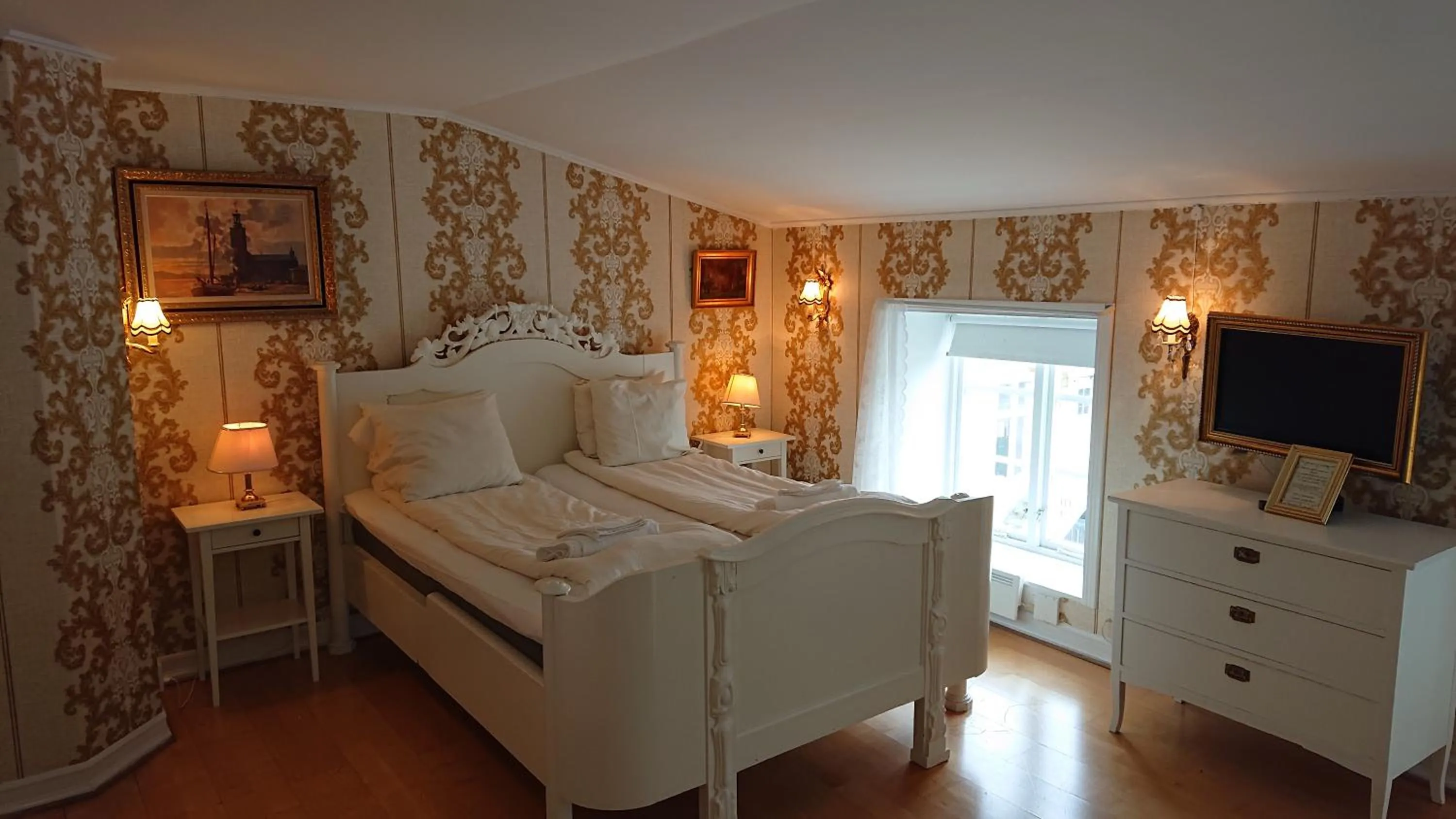 Bed in Garvaregården Hotel , B&B och Café