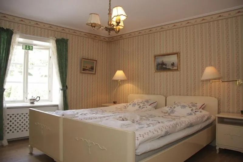 Bed in Garvaregården Hotel , B&B och Café