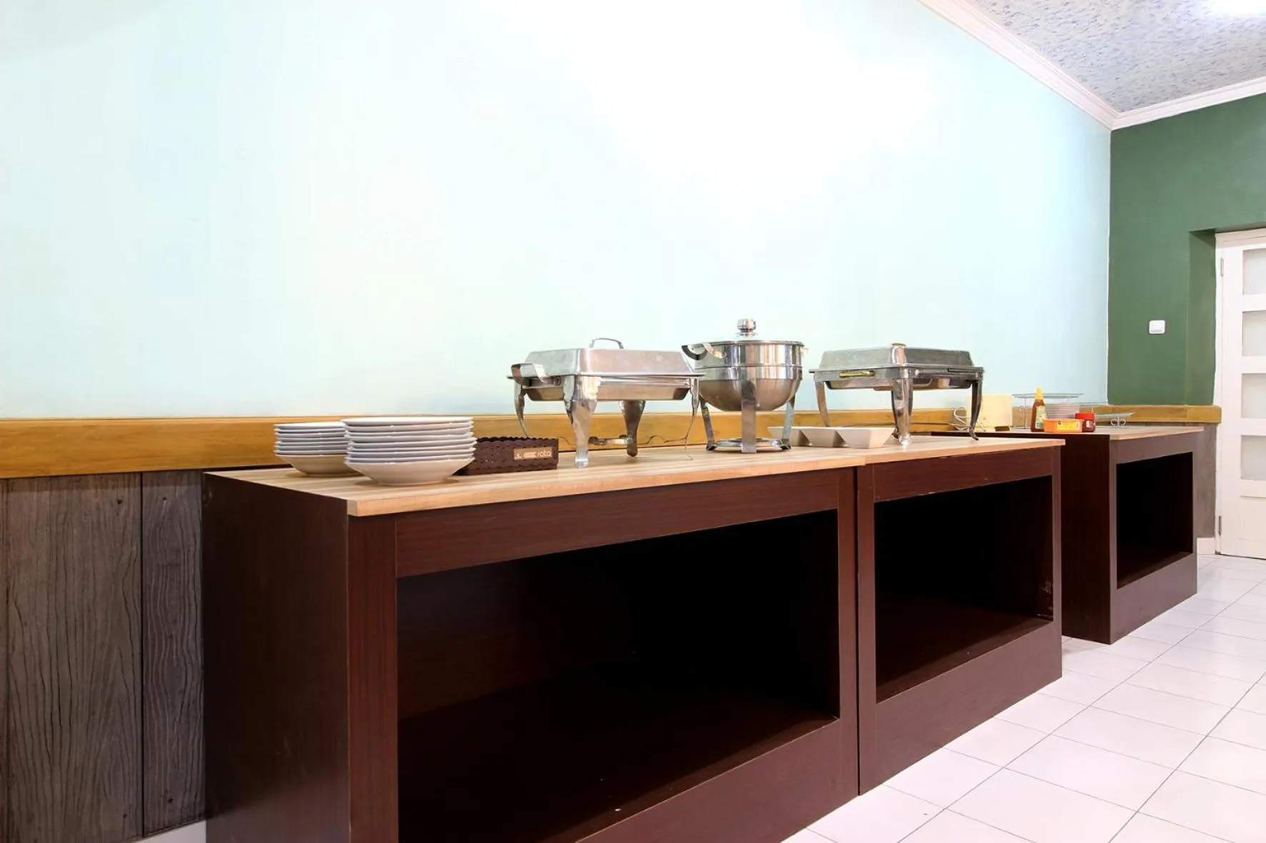 Area and facilities in RedDoorz Plus Syariah near Lempuyangan Station 3