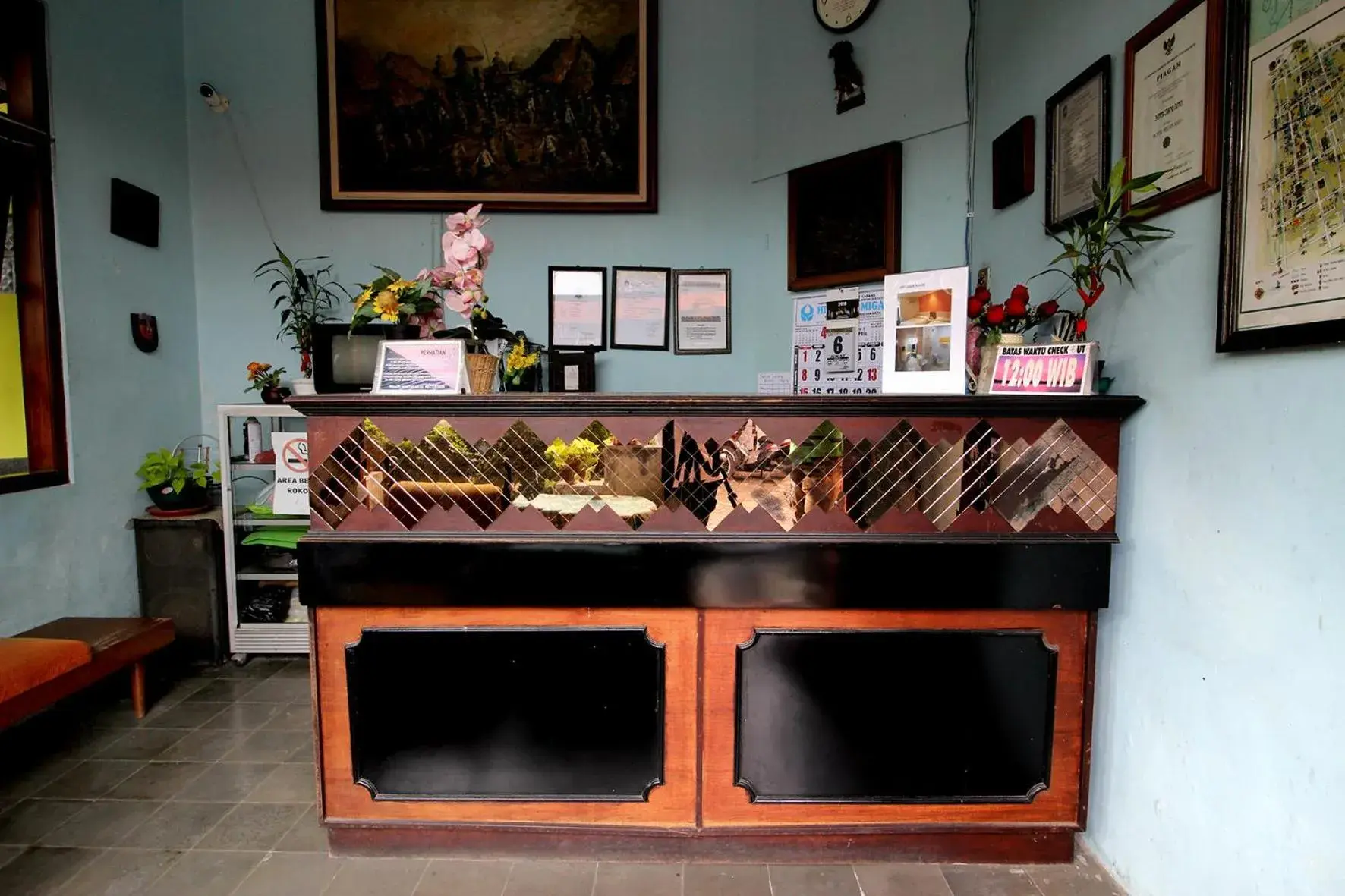 Lobby or reception in RedDoorz Plus Syariah near Lempuyangan Station 3 Lobby or reception in RedDoorz Plus Syariah near Lempuyangan Station 3