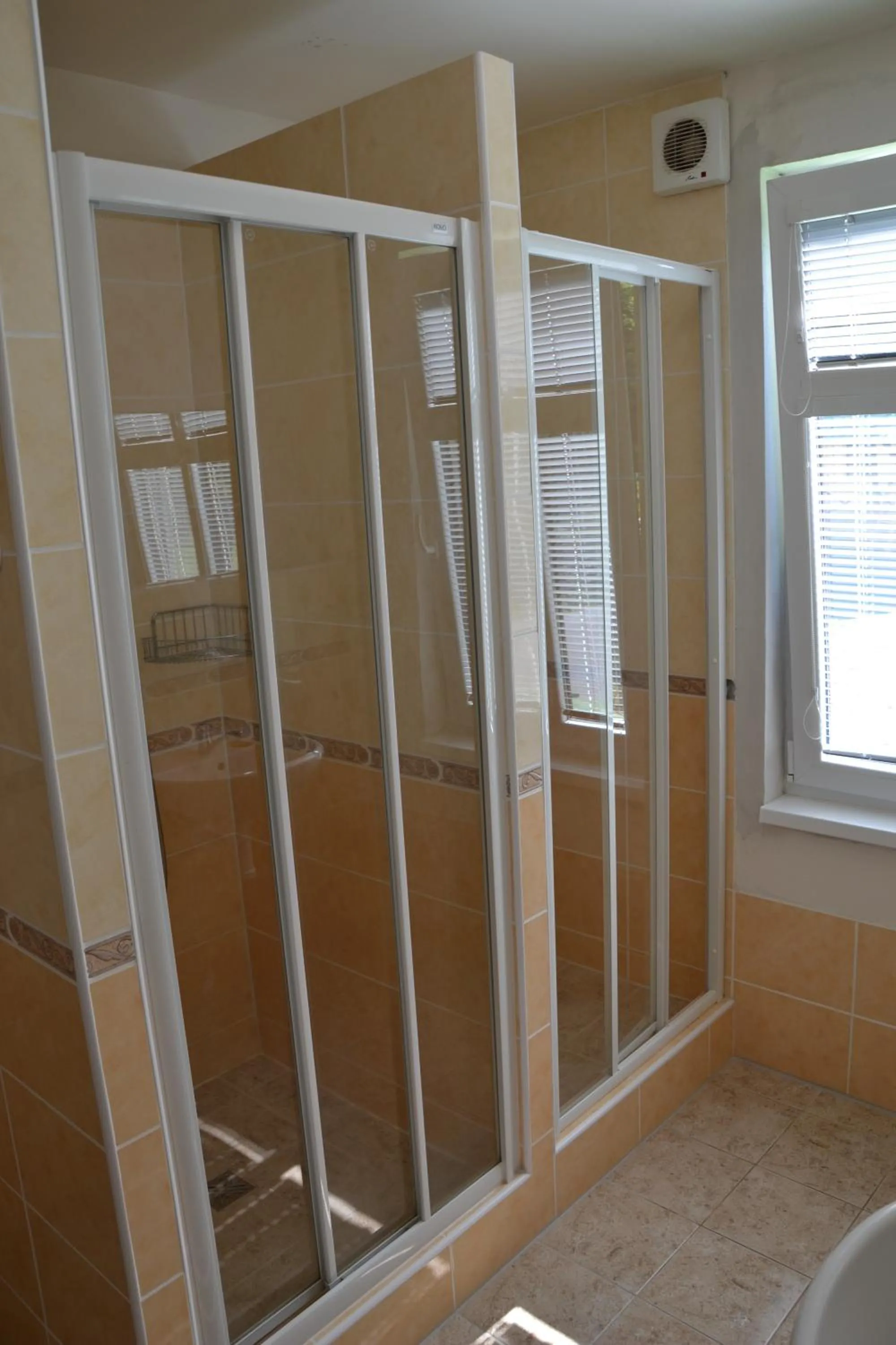 Shower in Hostel Fortuna