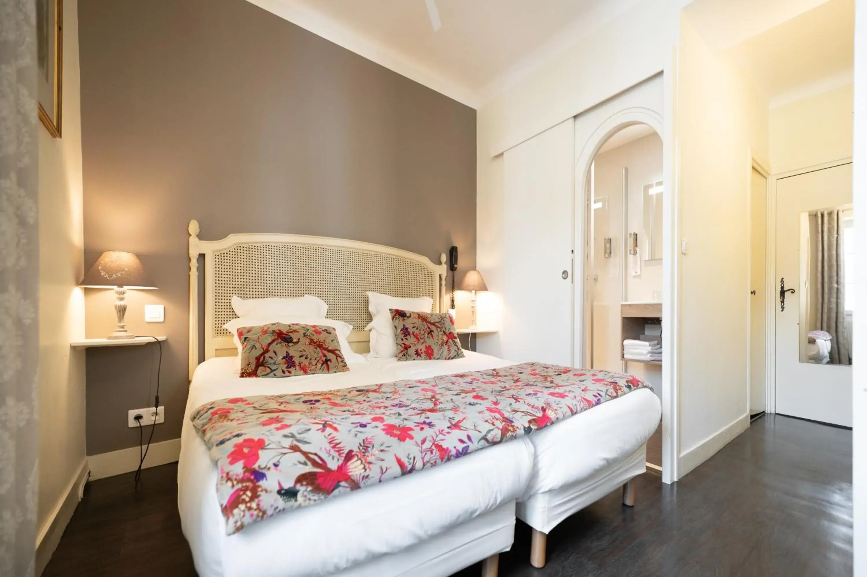 Standard Twin Room in Hôtel La Couleuvrine Sarlat Centre Ville Standard Twin Room in Hôtel La Couleuvrine Sarlat Centre Ville