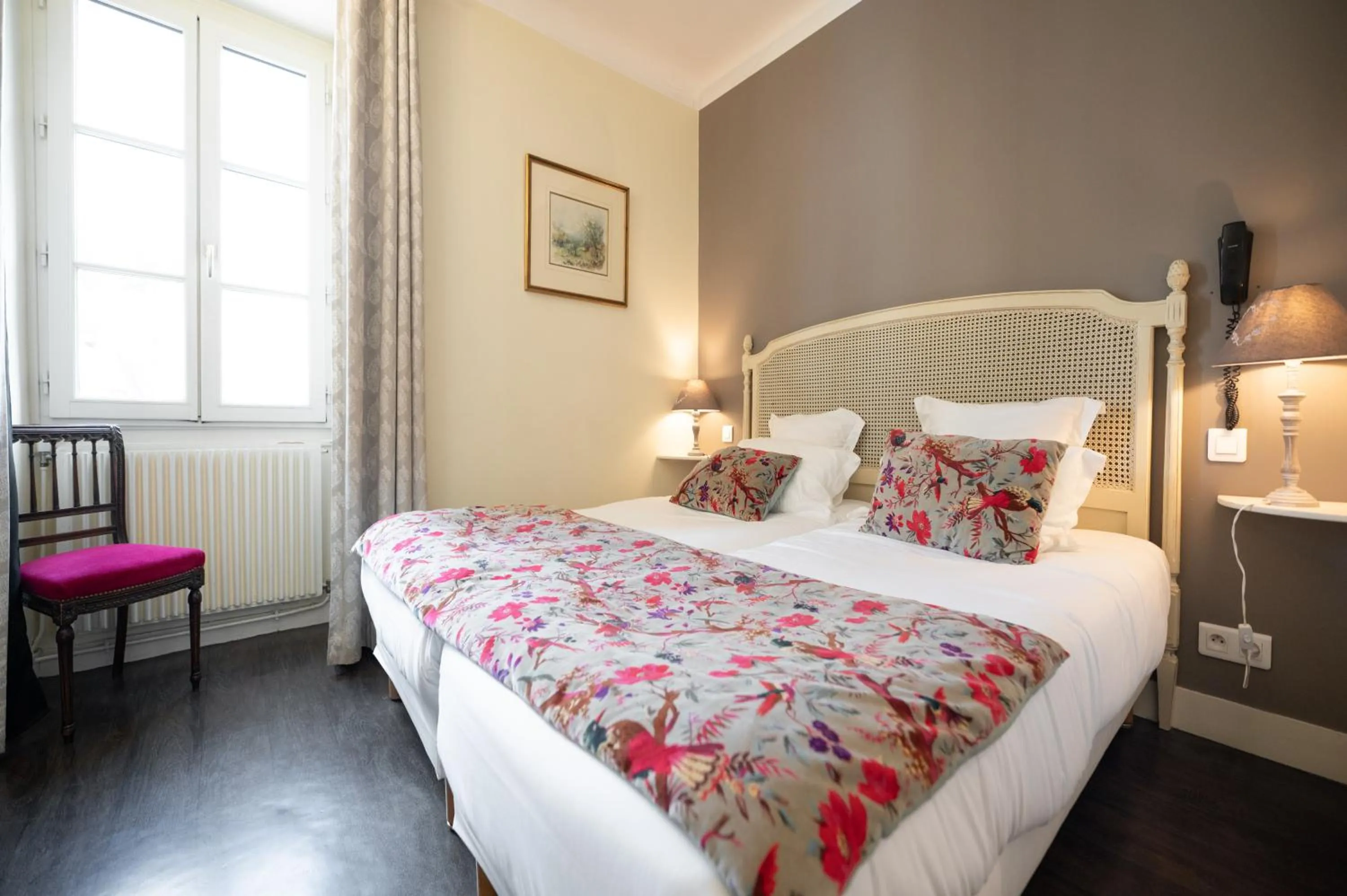 Photo of the whole room, Bed in Hôtel La Couleuvrine Sarlat Centre Ville