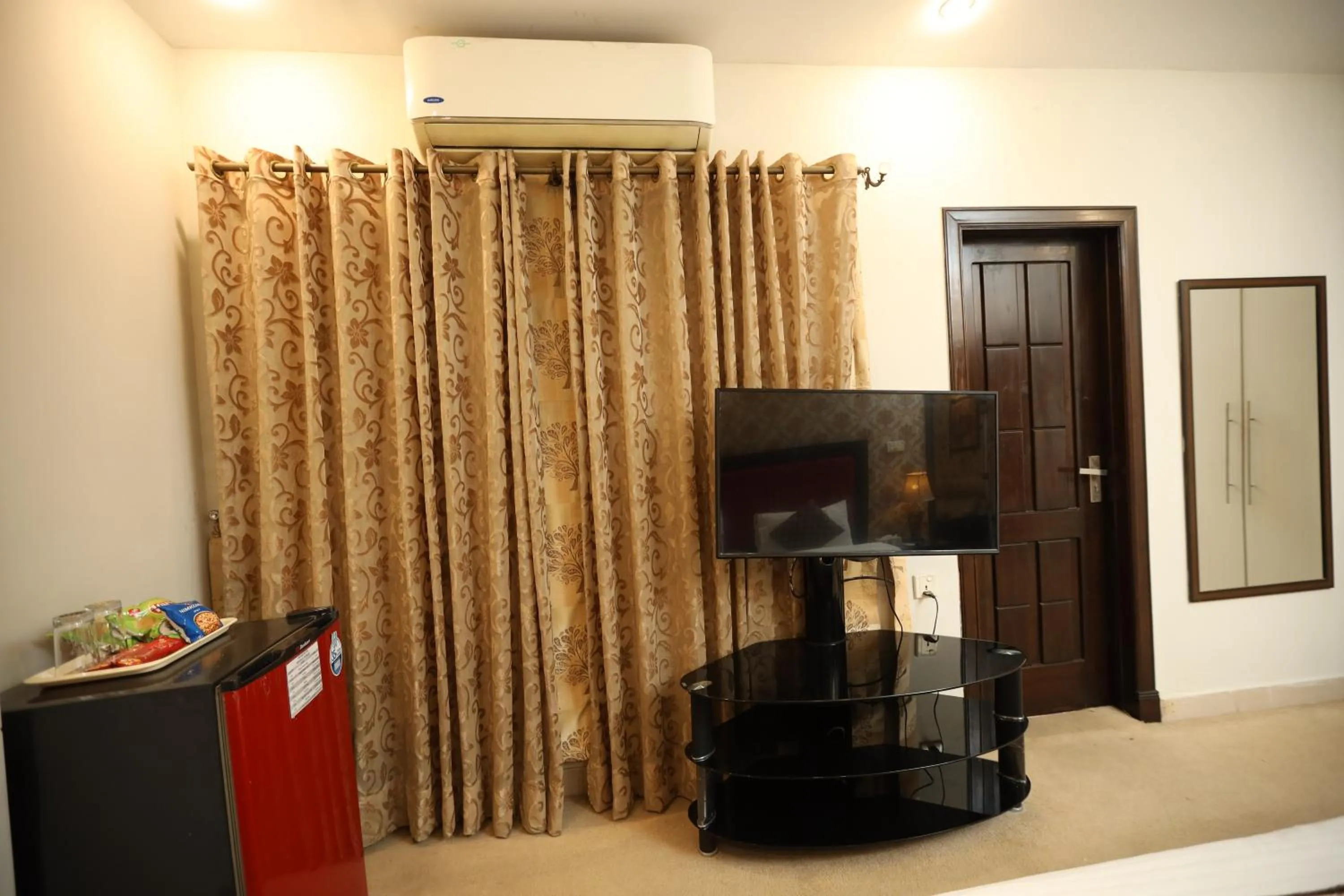 TV and multimedia in Safari Club 4