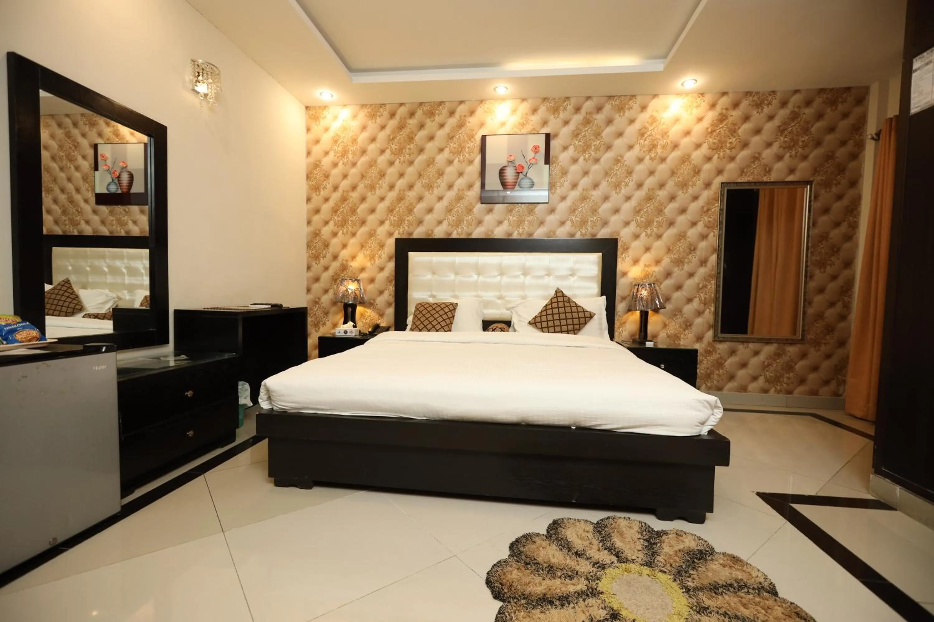 Bedroom, Bed in Safari Club 4