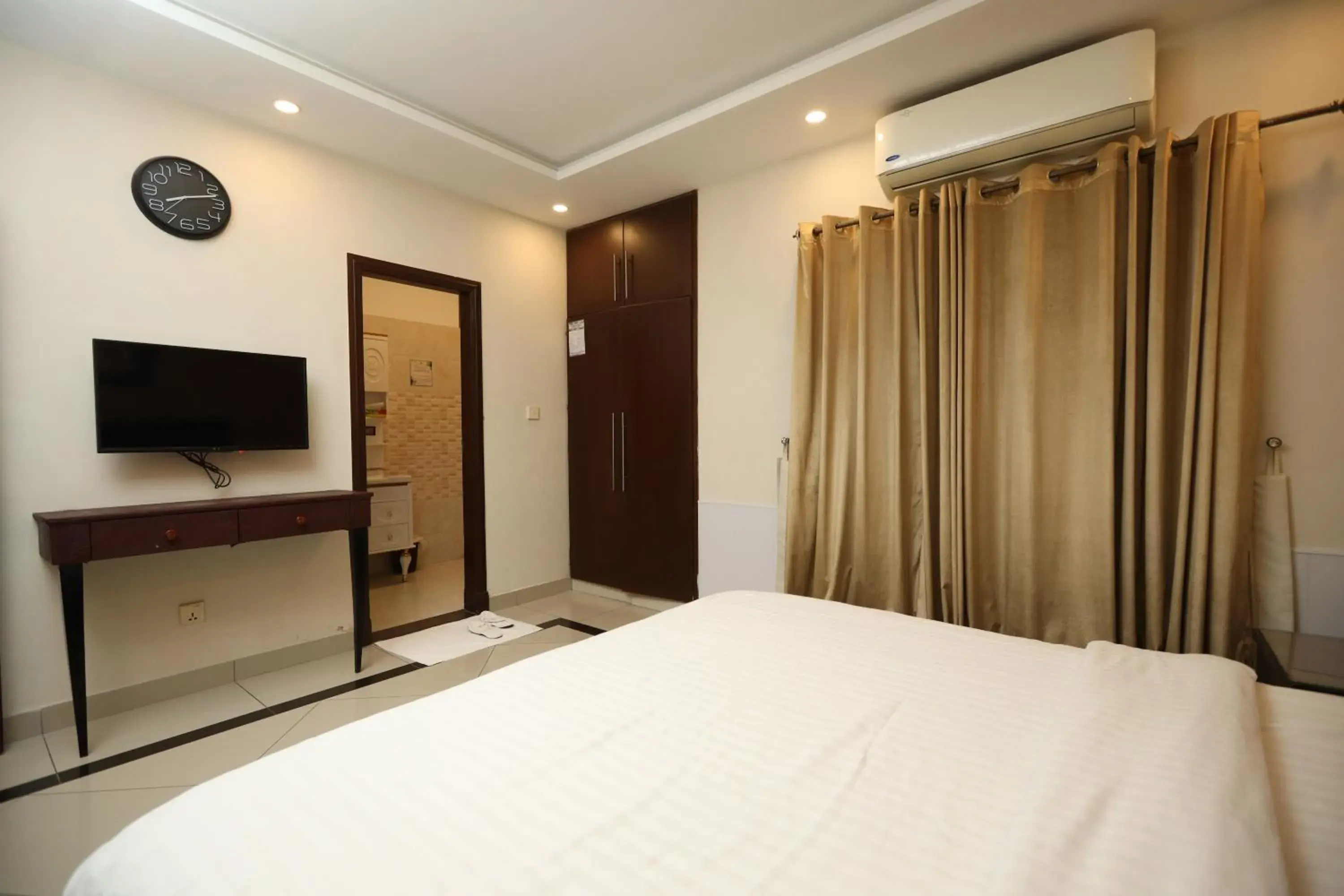 Bedroom, Bed in Safari Club 4 Bedroom, Bed in Safari Club 4