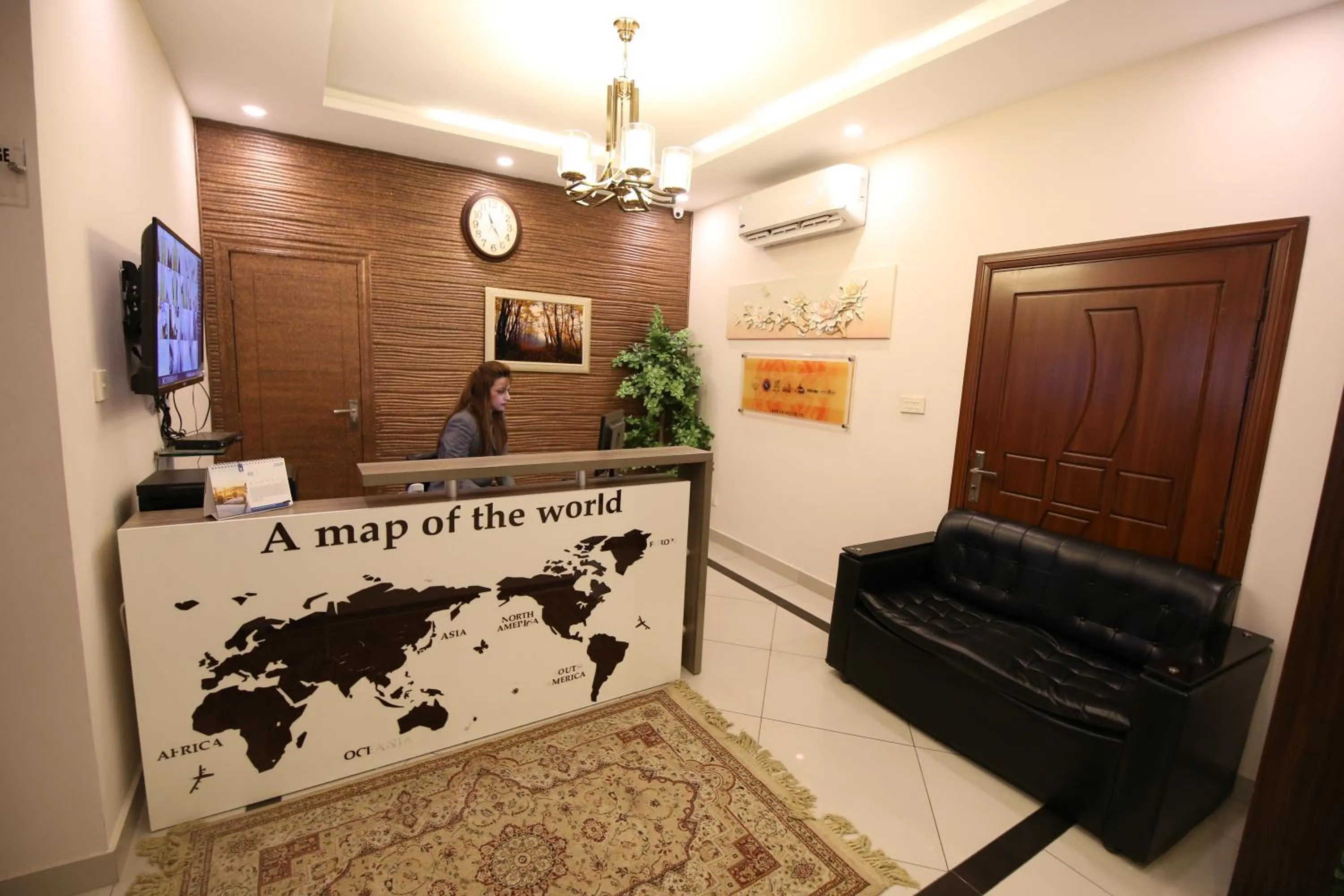 Lobby or reception in Safari Club 4