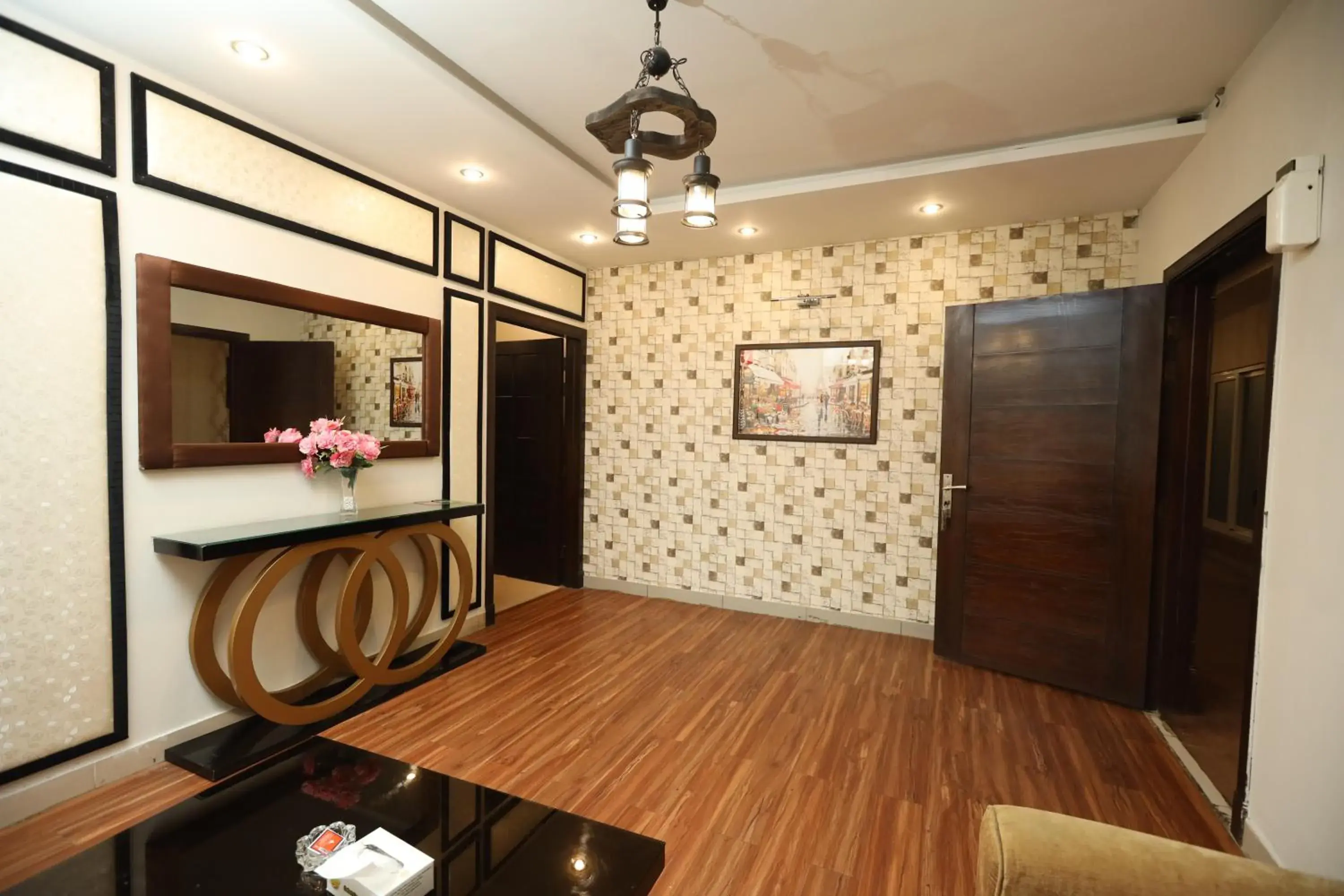 Facade/entrance in Safari Club 4 Facade/entrance in Safari Club 4