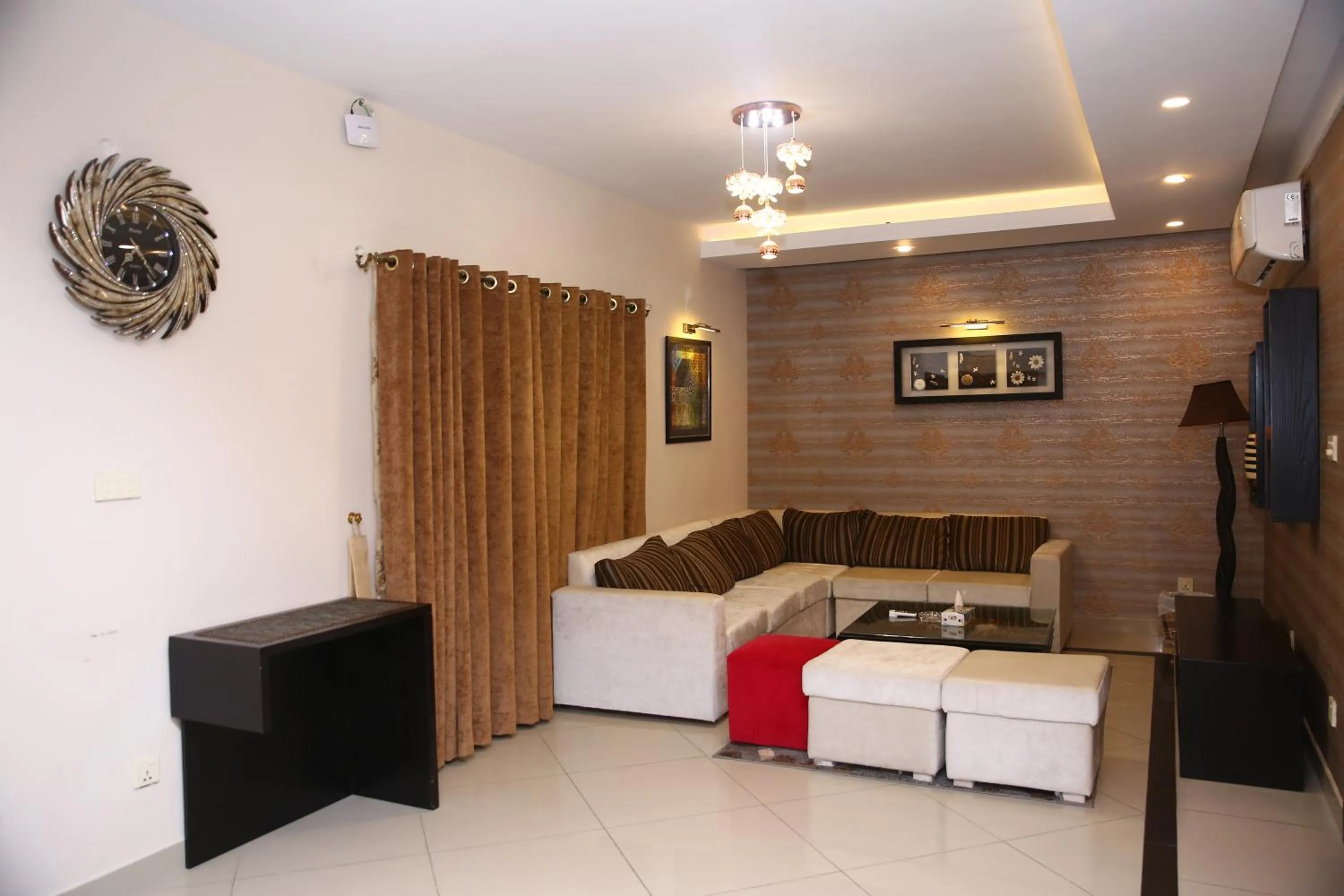 Living room in Safari Club 4