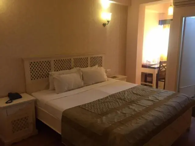 Deluxe Double or Twin Room - single occupancy in Hotel Glitz Jaipur Deluxe Double or Twin Room - single occupancy in Hotel Glitz Jaipur
