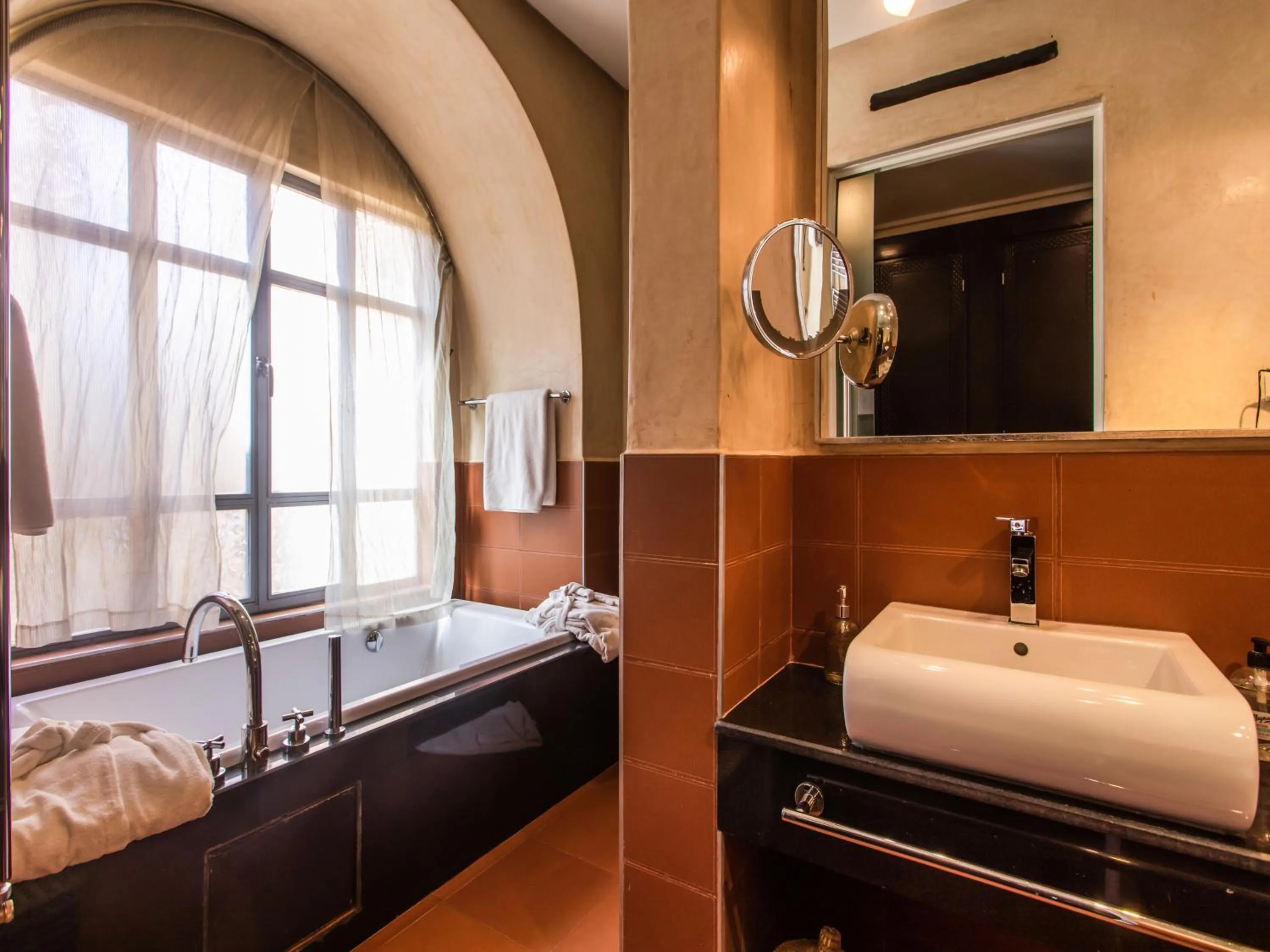 Bathroom, Bed in Palais Mirage d'Atlas, Suites de Luxe & Spa