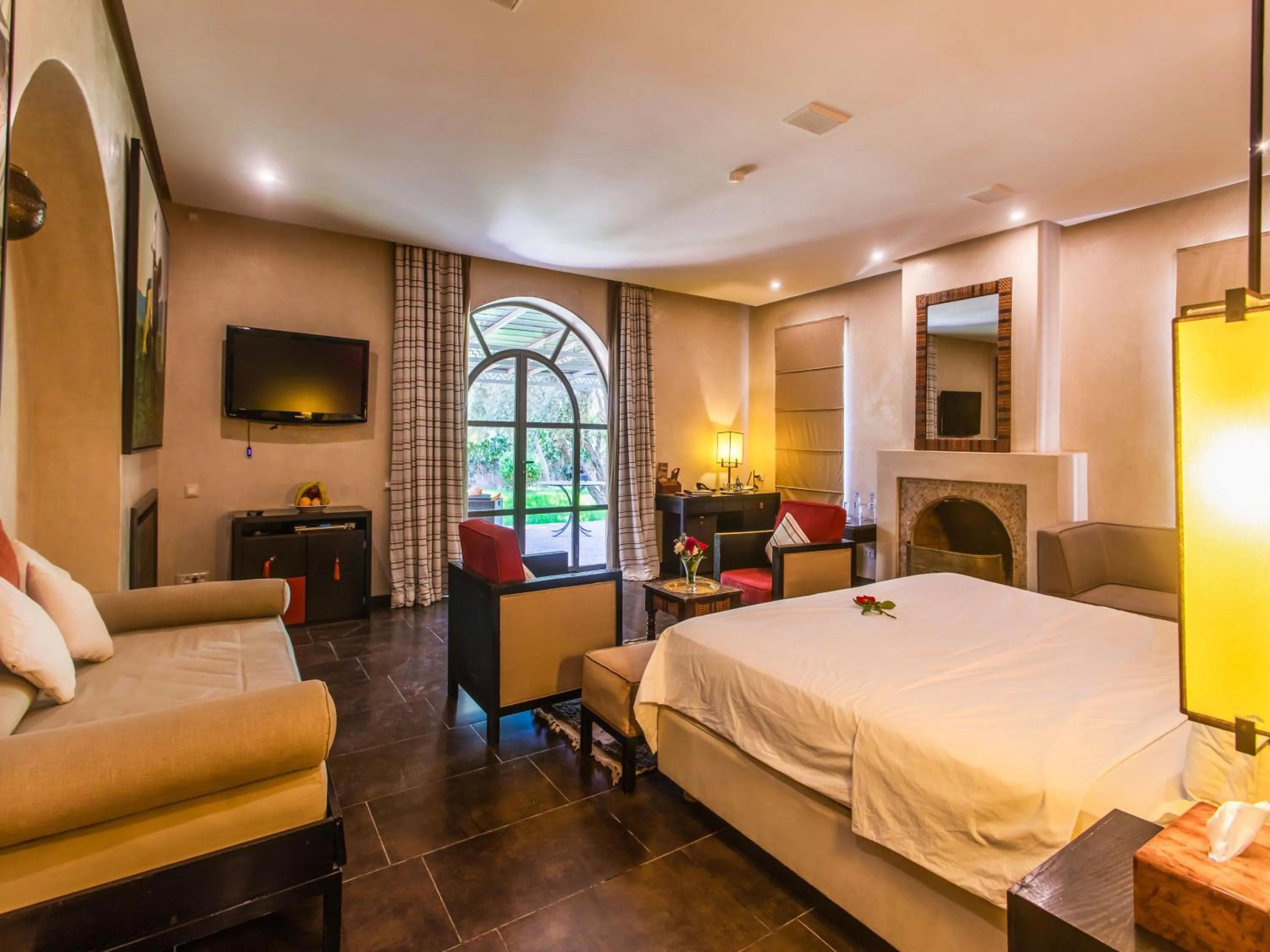 Photo of the whole room, Bed in Palais Mirage d'Atlas, Suites de Luxe & Spa