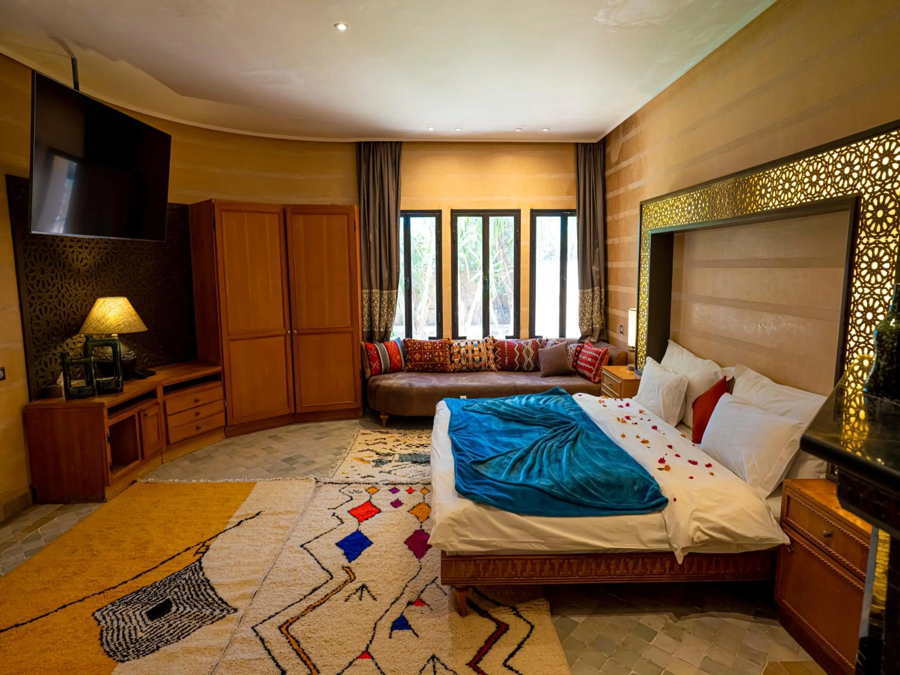 Photo of the whole room, Bed in Palais Mirage d'Atlas, Suites de Luxe & Spa