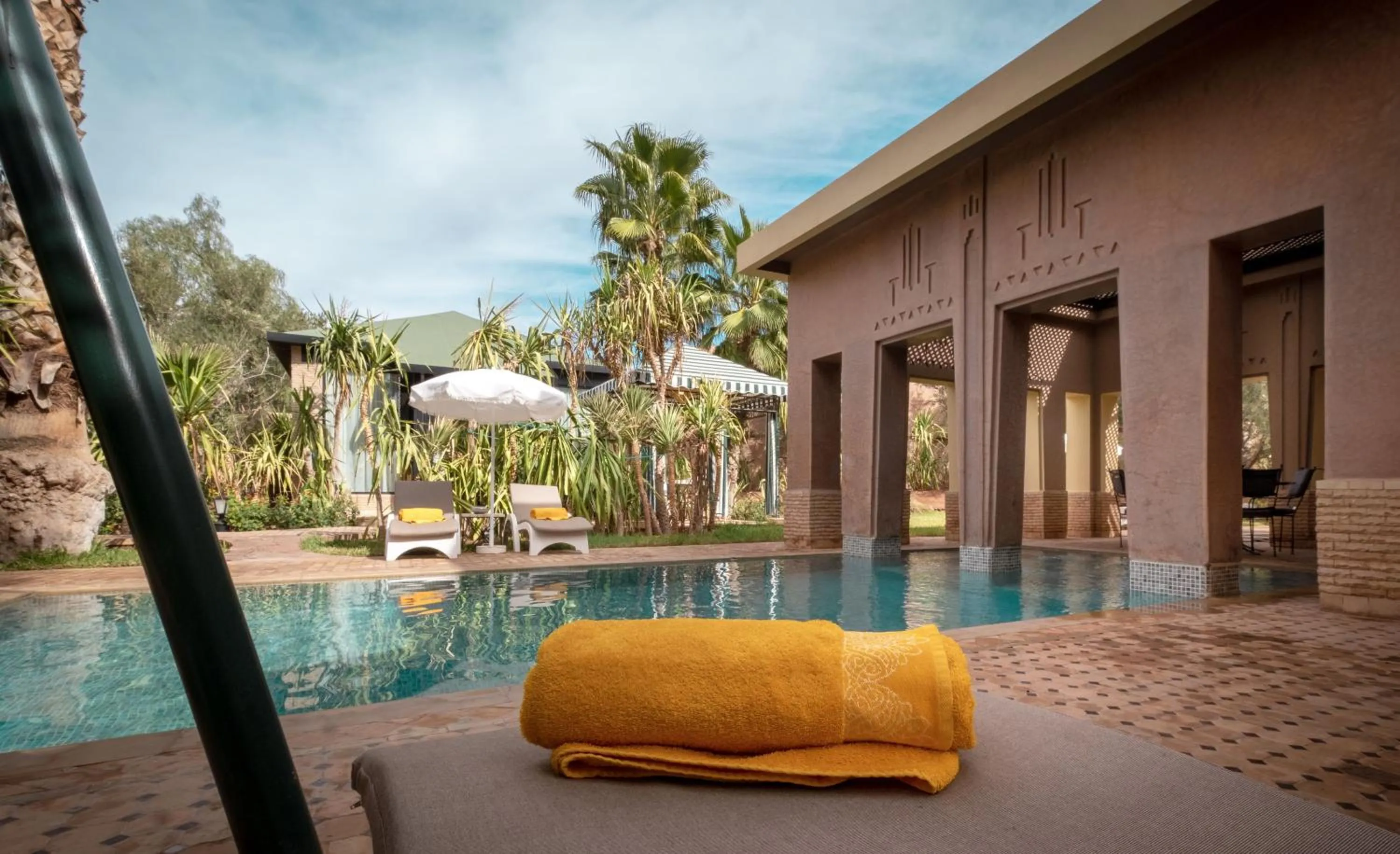 Swimming pool in Palais Mirage d'Atlas, Suites de Luxe & Spa