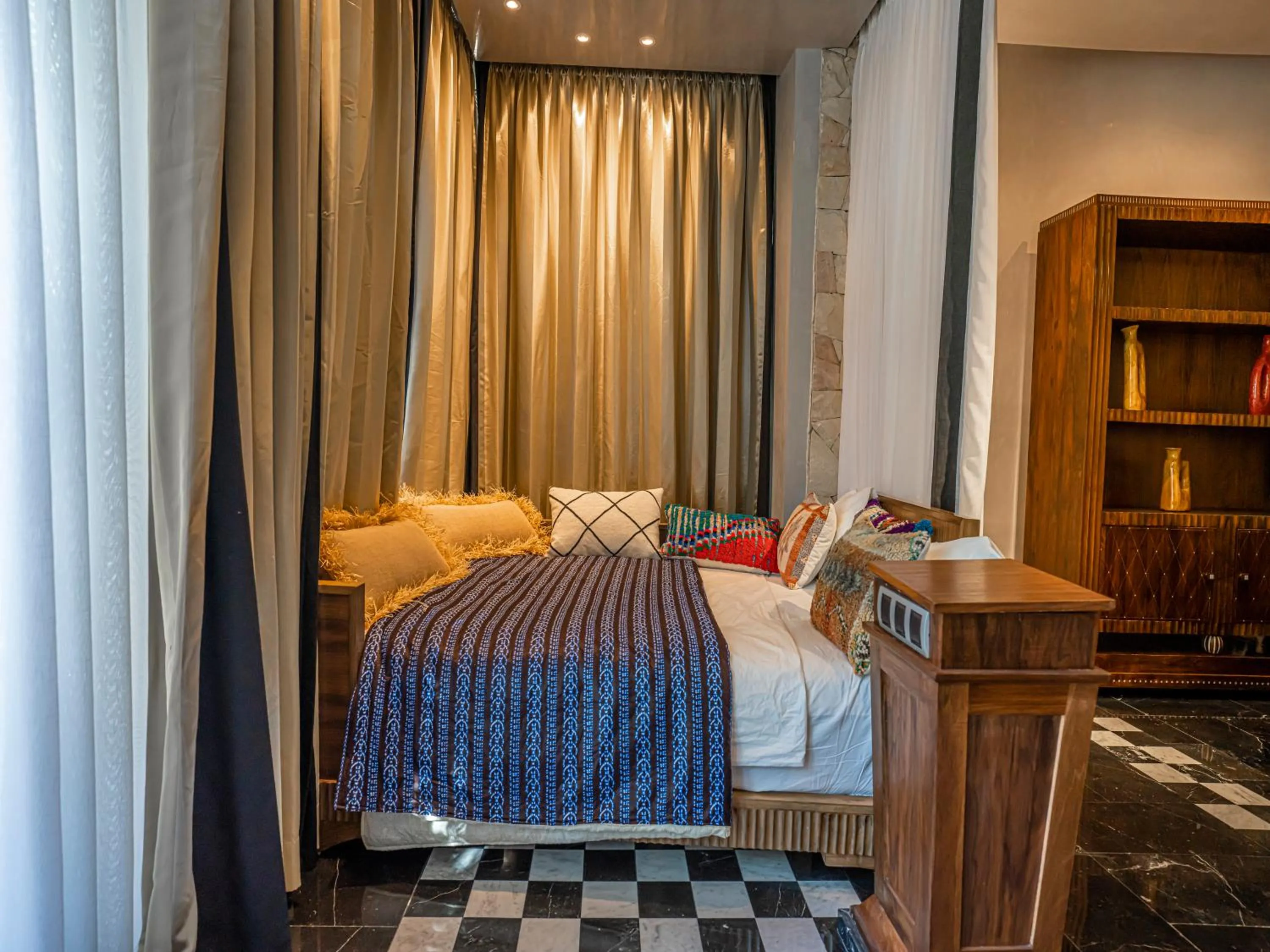 Photo of the whole room, Bed in Palais Mirage d'Atlas, Suites de Luxe & Spa