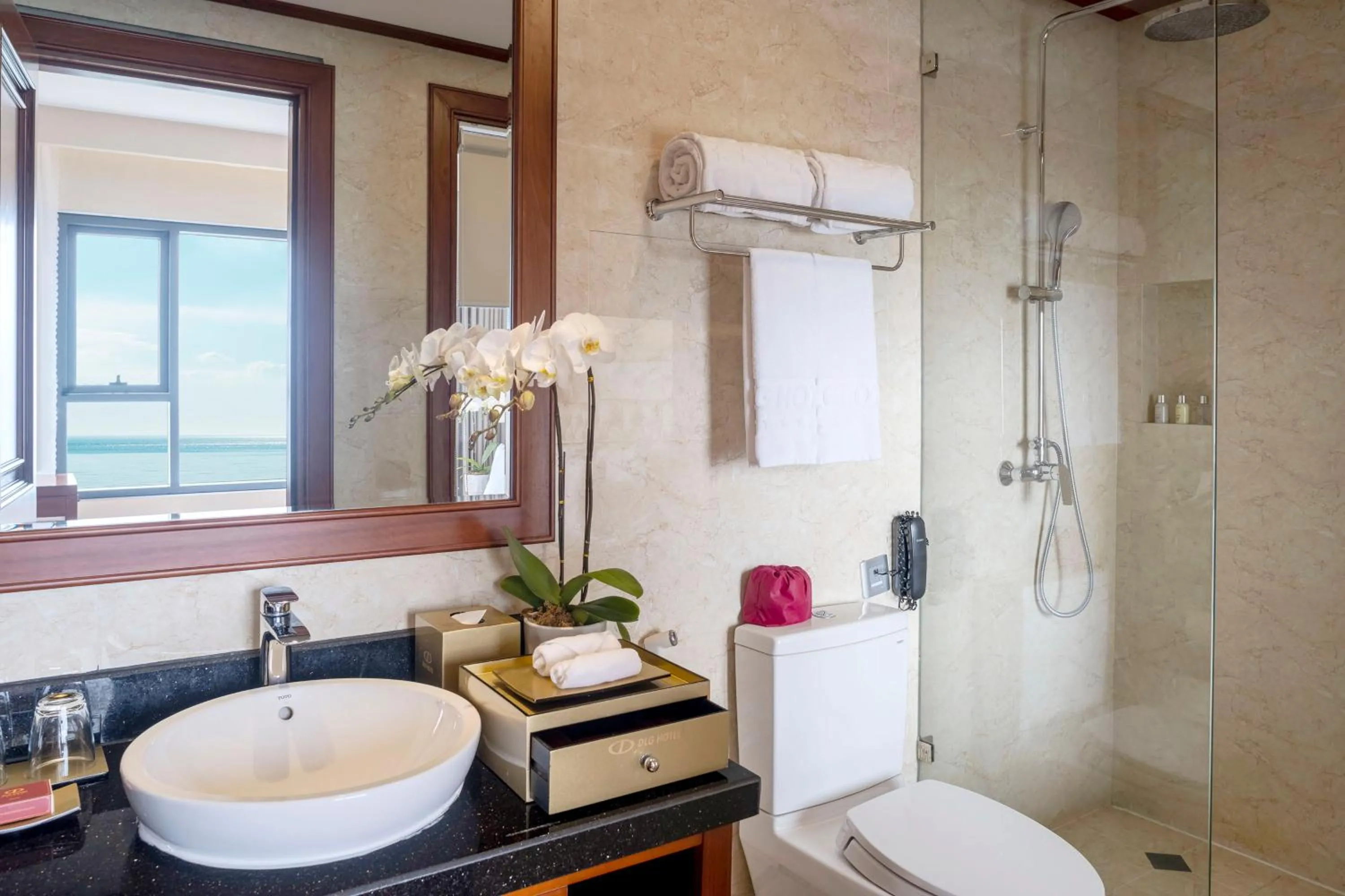 Bathroom in DLG Hotel Danang