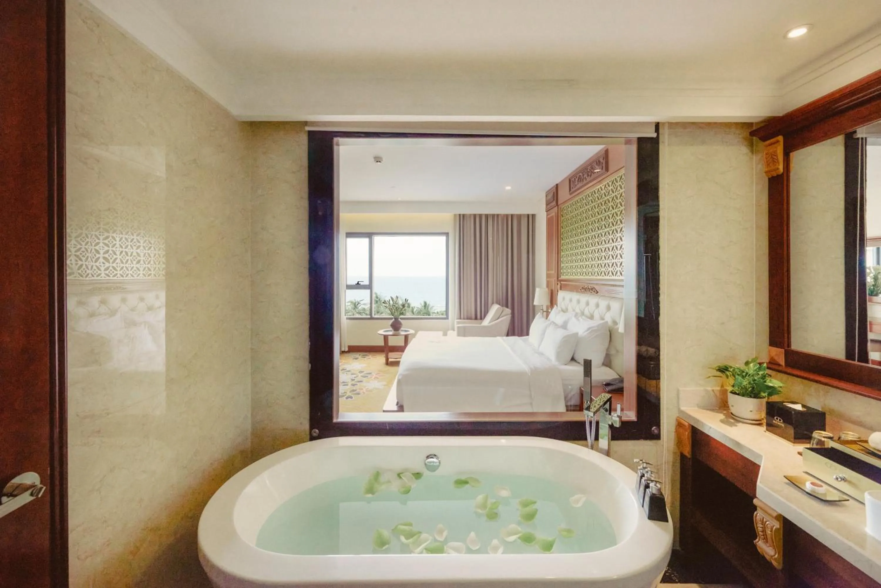 Bath, Bed in DLG Hotel Danang