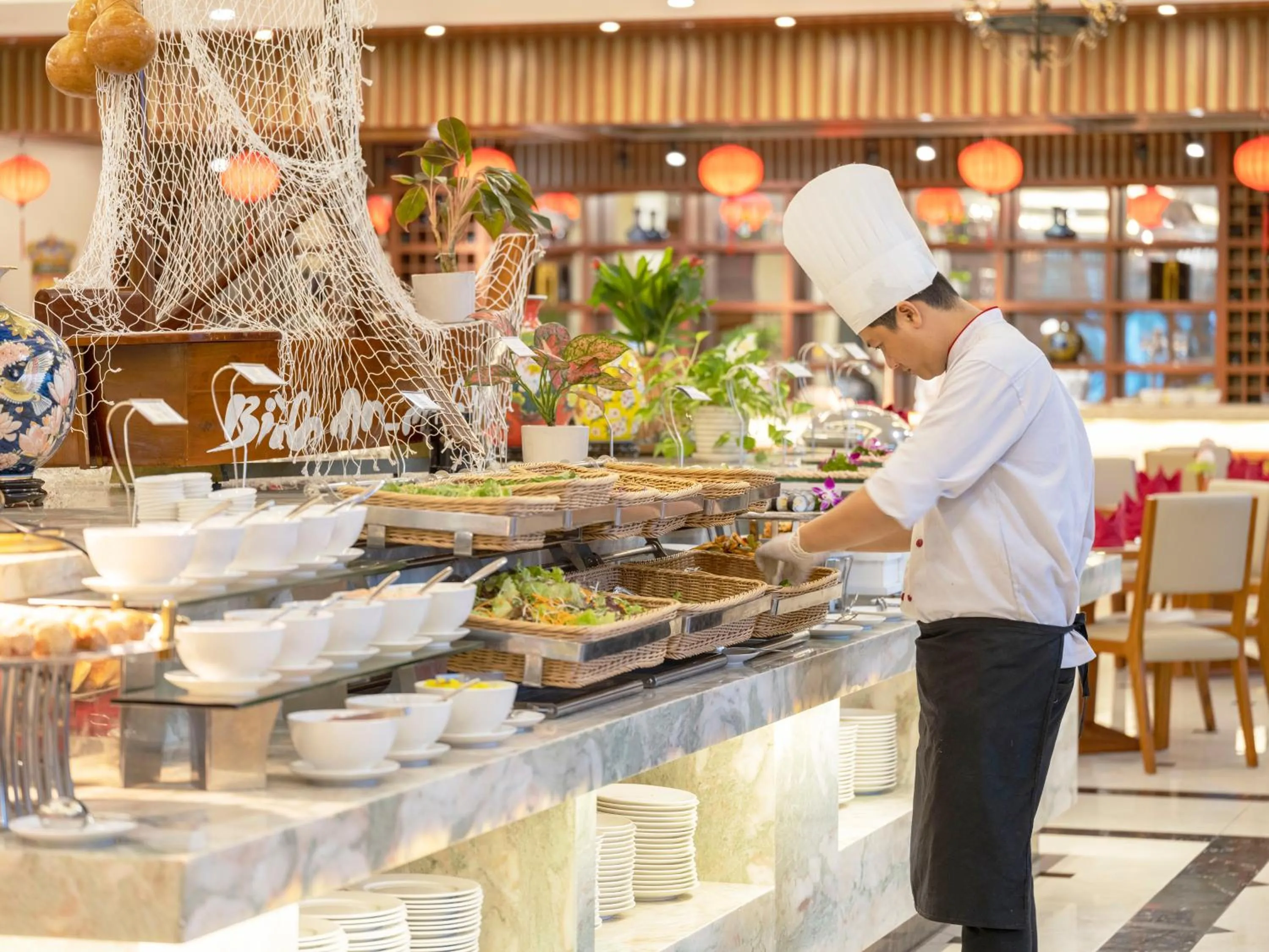 Restaurant/places to eat in DLG Hotel Danang